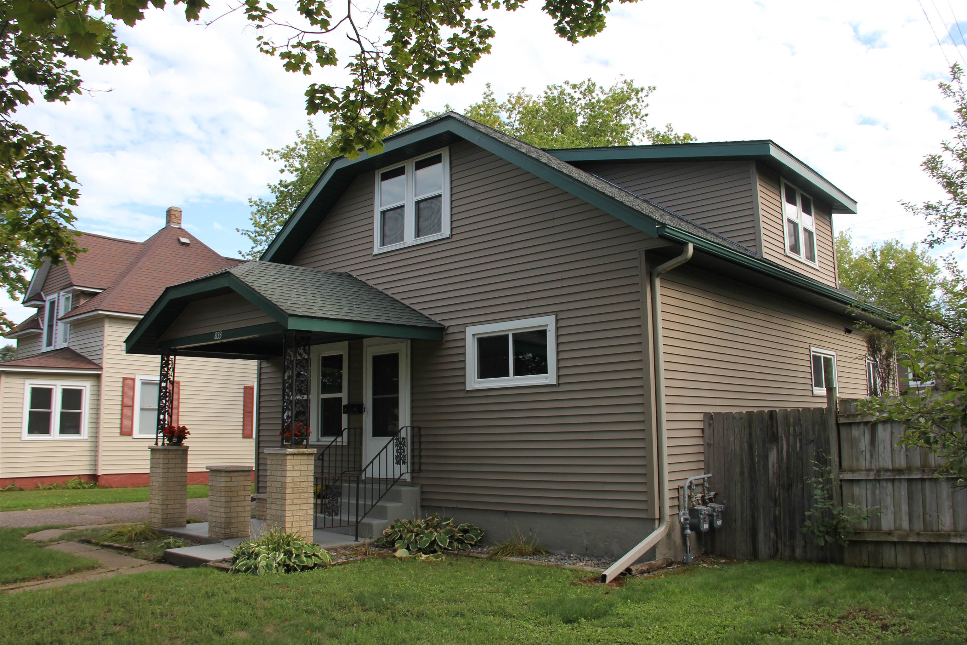 833 & 833-1/2 HENRIETTA STREET, Wausau, Wisconsin 54403, 2 Bedrooms Bedrooms, 5 Rooms Rooms,1 BathroomBathrooms,Multi-family,For Sale,833 & 833-1/2 HENRIETTA STREET,22604487
