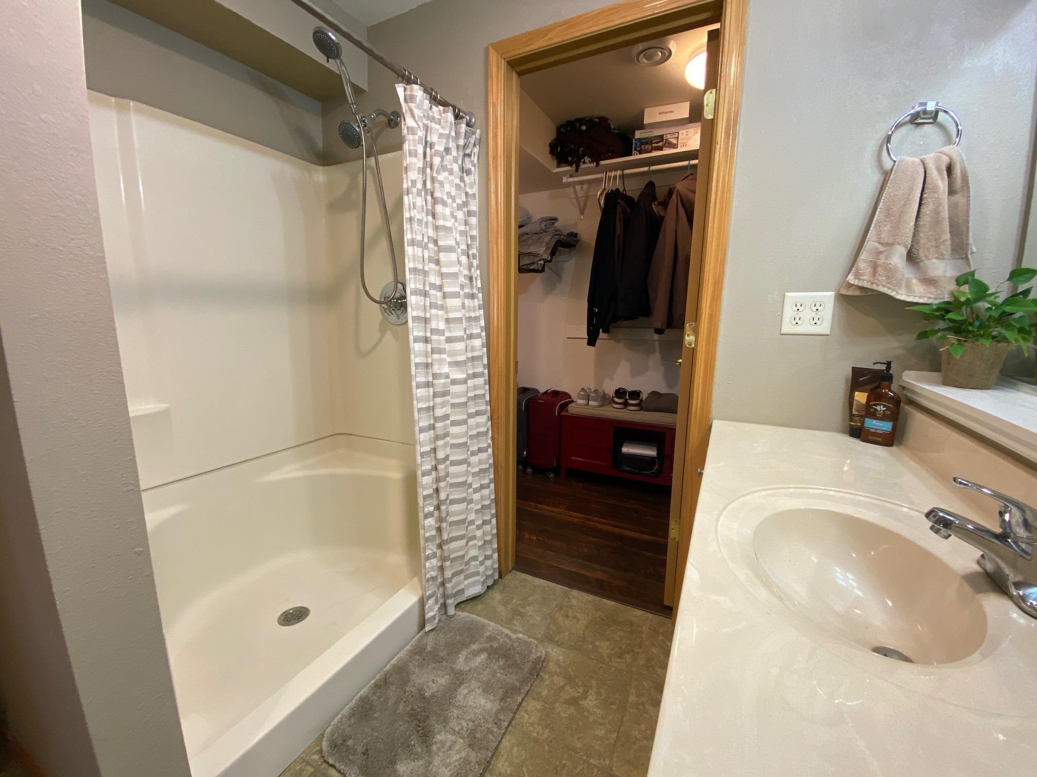 3010 PENDLETON PLACE, Plover, Wisconsin 54467, 3 Bedrooms Bedrooms, ,2 BathroomsBathrooms,Residential,For Sale,3010 PENDLETON PLACE,22604504