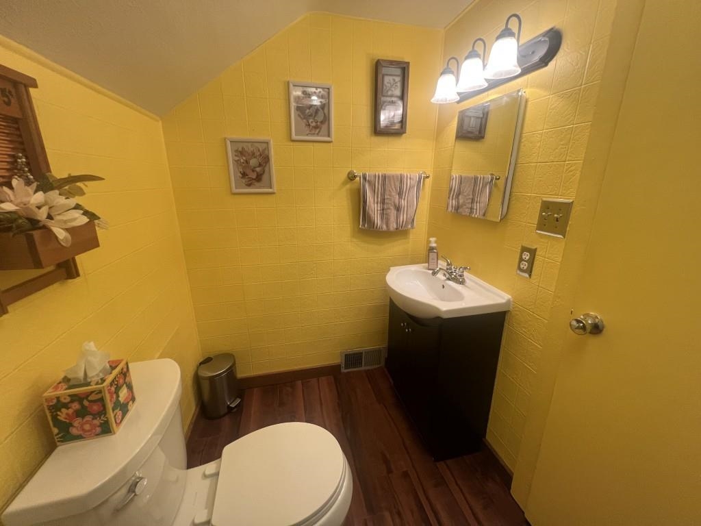 7021 NELSON LANE, Wisconsin Rapids, Wisconsin 54495, 3 Bedrooms Bedrooms, ,2 BathroomsBathrooms,Residential,For Sale,7021 NELSON LANE,22604509