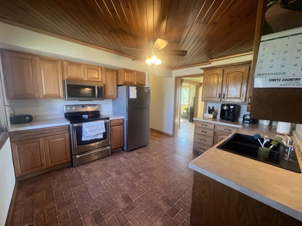 7021 NELSON LANE, Wisconsin Rapids, Wisconsin 54495, 3 Bedrooms Bedrooms, ,2 BathroomsBathrooms,Residential,For Sale,7021 NELSON LANE,22604509