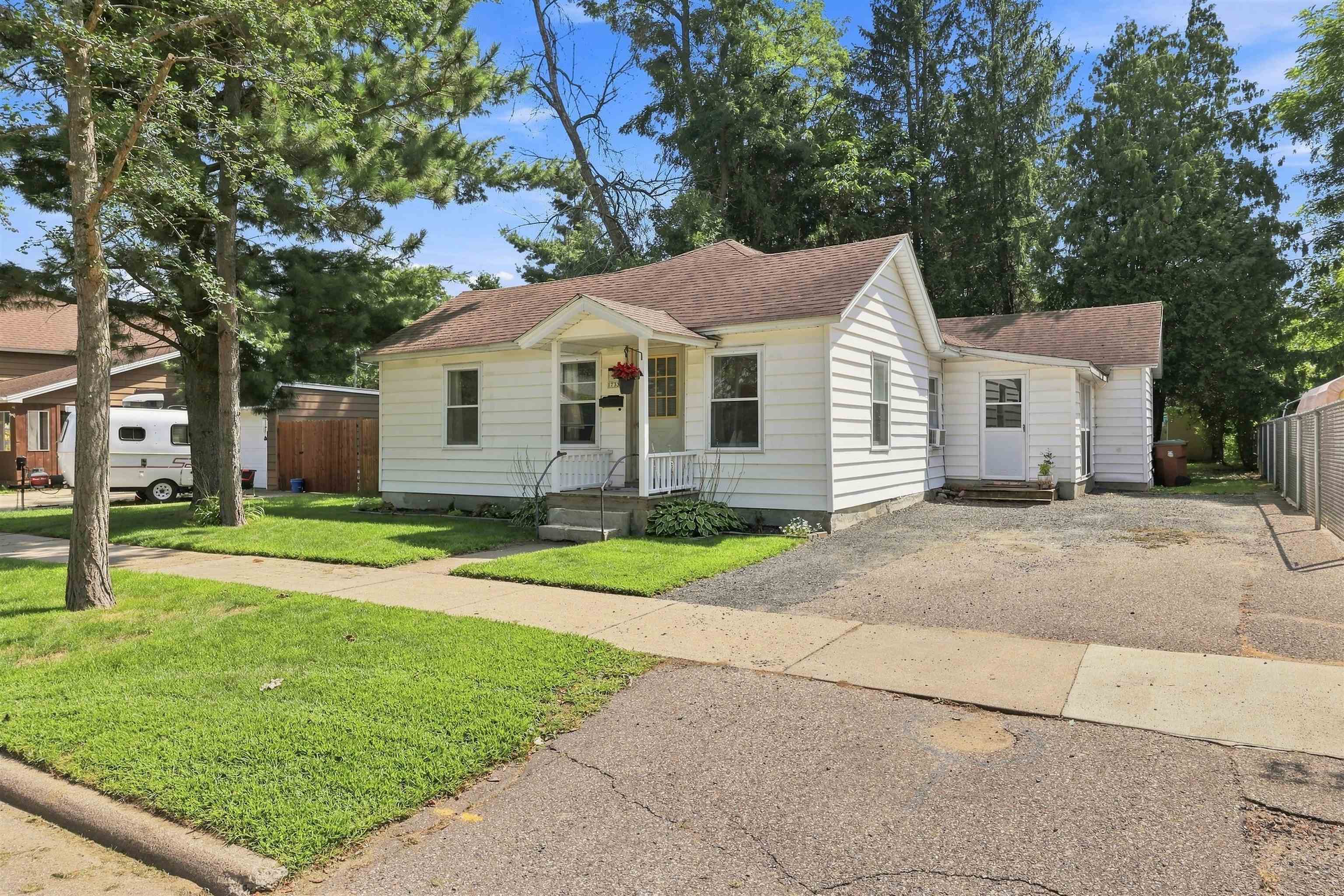 1733 OAK STREET, Stevens Point, Wisconsin 54481, 3 Bedrooms Bedrooms, ,1 BathroomBathrooms,Residential,For Sale,1733 OAK STREET,22604512