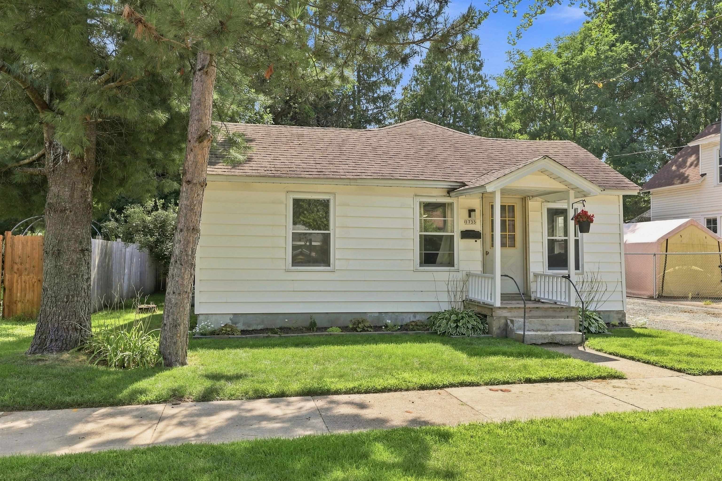 1733 OAK STREET, Stevens Point, Wisconsin 54481, 3 Bedrooms Bedrooms, ,1 BathroomBathrooms,Residential,For Sale,1733 OAK STREET,22604512
