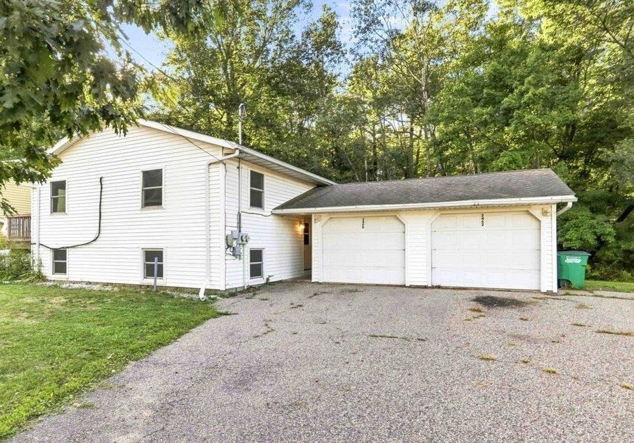 2460 2ND AVENUE SOUTH, Wisconsin Rapids, Wisconsin 54495, 2 Bedrooms Bedrooms, 5 Rooms Rooms,1.5 BathroomsBathrooms,Multi-family,For Sale,2460 2ND AVENUE SOUTH,22604514