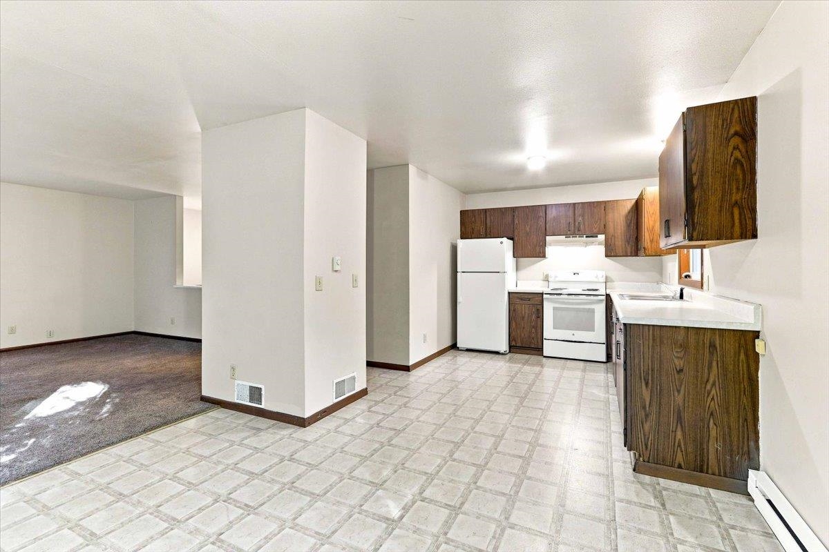 2460 2ND AVENUE SOUTH, Wisconsin Rapids, Wisconsin 54495, 2 Bedrooms Bedrooms, 5 Rooms Rooms,1.5 BathroomsBathrooms,Multi-family,For Sale,2460 2ND AVENUE SOUTH,22604514