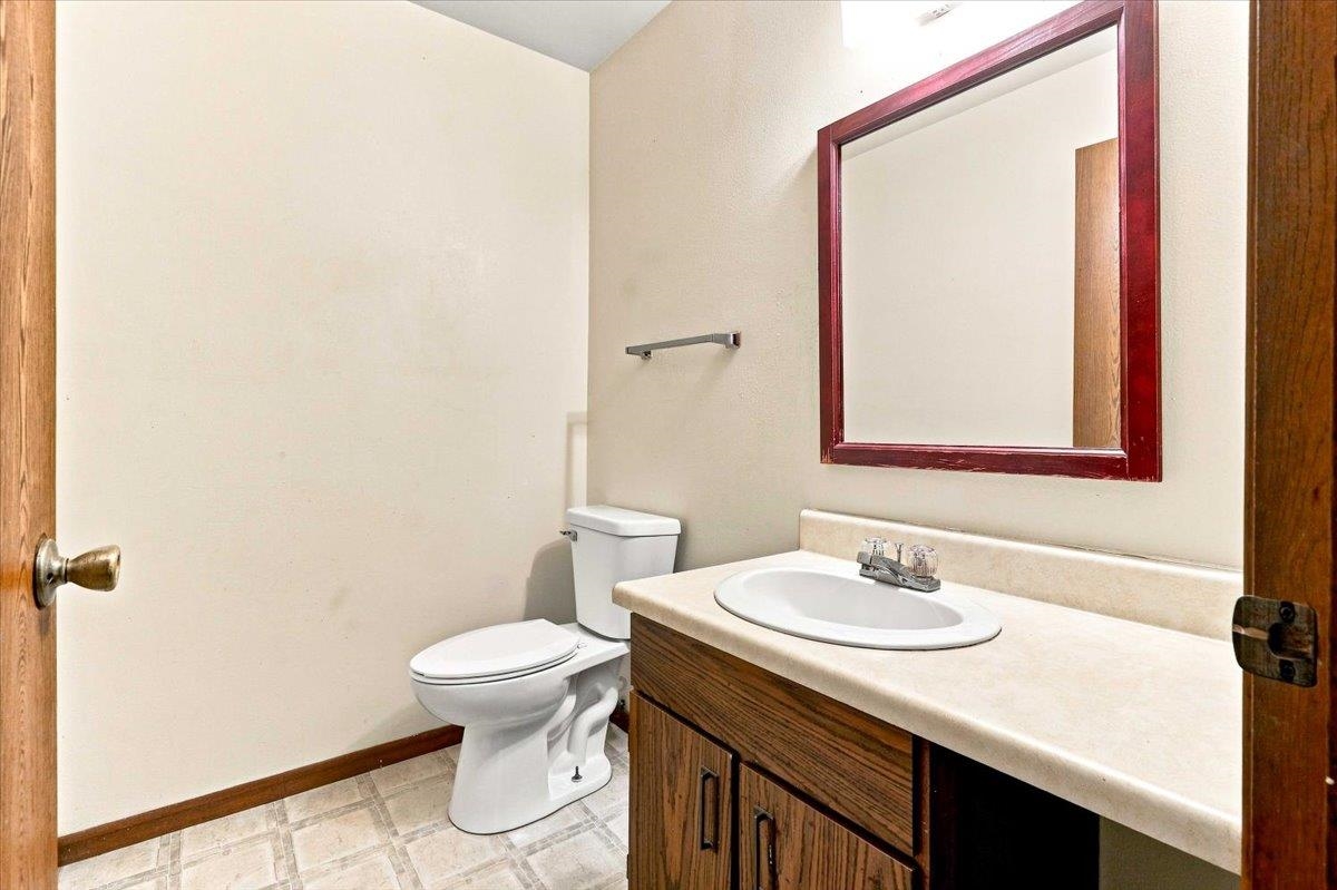 2460 2ND AVENUE SOUTH, Wisconsin Rapids, Wisconsin 54495, 2 Bedrooms Bedrooms, 5 Rooms Rooms,1.5 BathroomsBathrooms,Multi-family,For Sale,2460 2ND AVENUE SOUTH,22604514