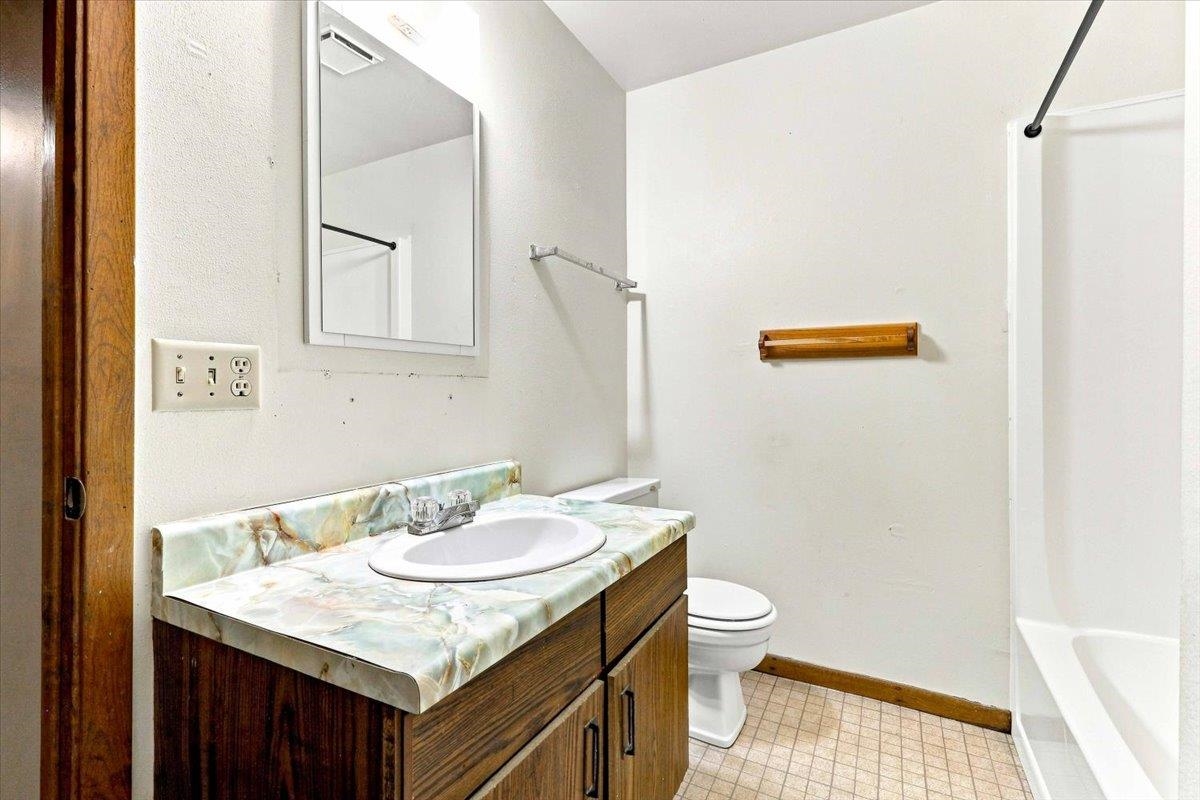 2460 2ND AVENUE SOUTH, Wisconsin Rapids, Wisconsin 54495, 2 Bedrooms Bedrooms, 5 Rooms Rooms,1.5 BathroomsBathrooms,Multi-family,For Sale,2460 2ND AVENUE SOUTH,22604514