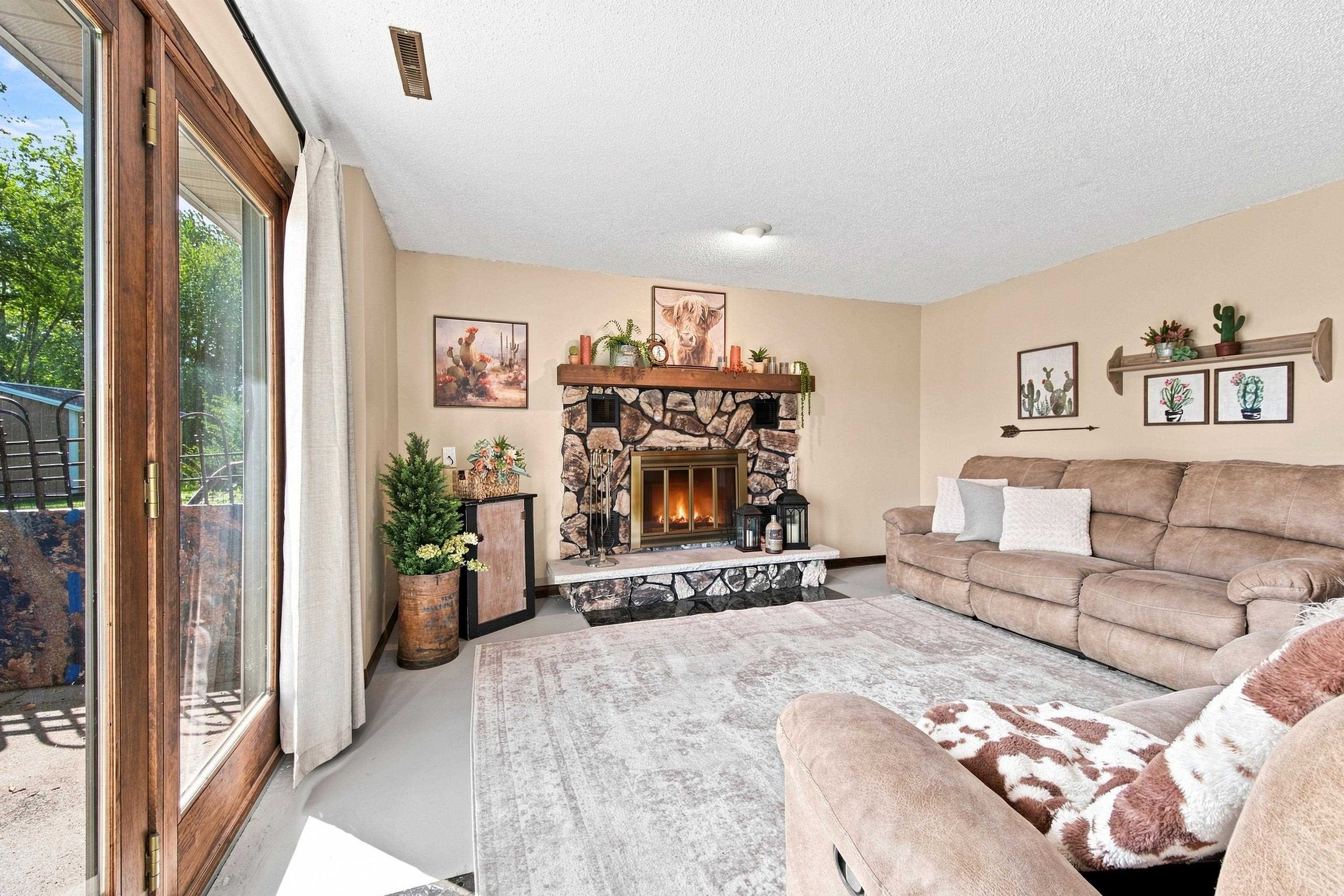 1601 S LINCOLN AVENUE, Marshfield, Wisconsin 54449, 4 Bedrooms Bedrooms, ,2 BathroomsBathrooms,Residential,For Sale,1601 S LINCOLN AVENUE,22604519