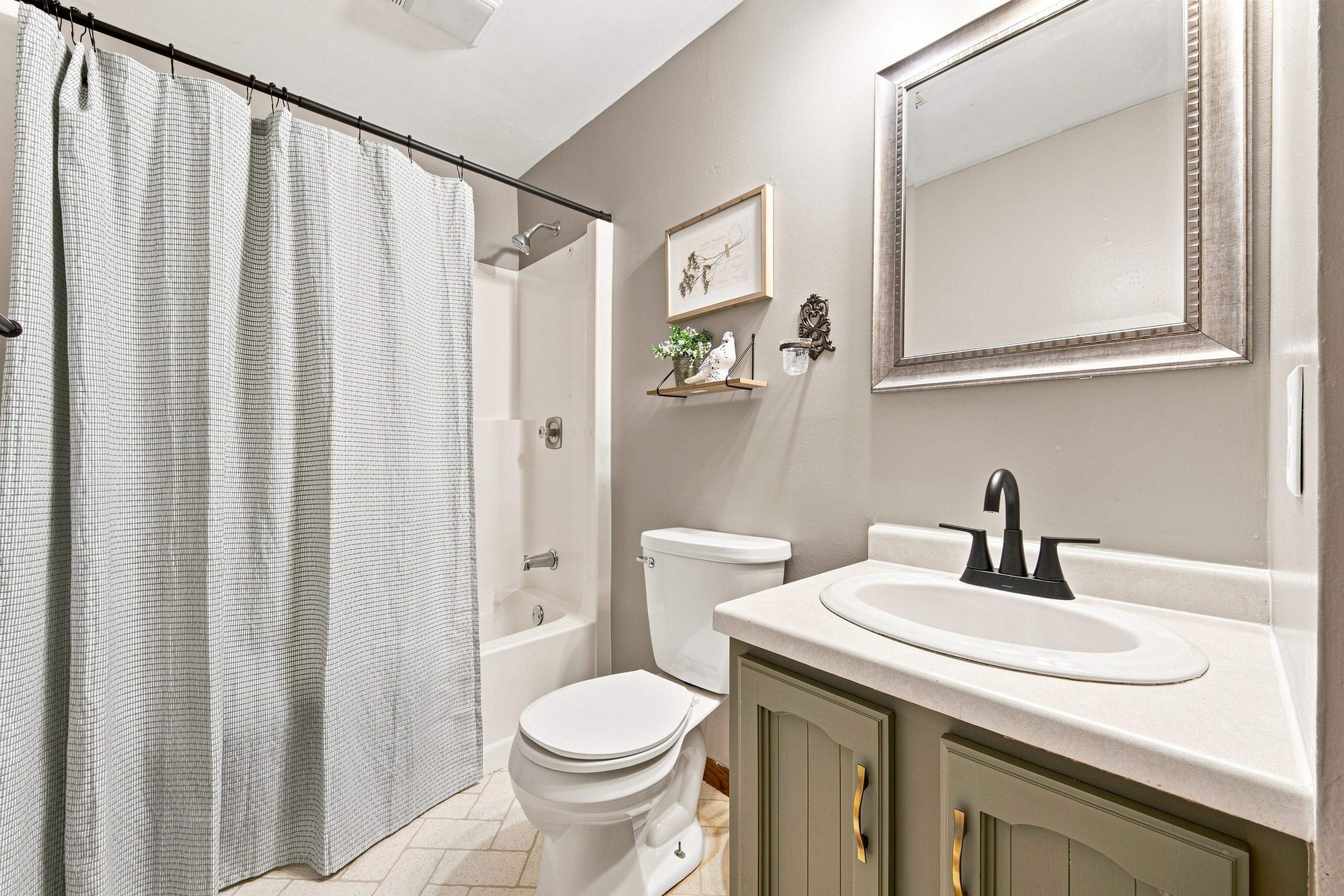 1601 S LINCOLN AVENUE, Marshfield, Wisconsin 54449, 4 Bedrooms Bedrooms, ,2 BathroomsBathrooms,Residential,For Sale,1601 S LINCOLN AVENUE,22604519