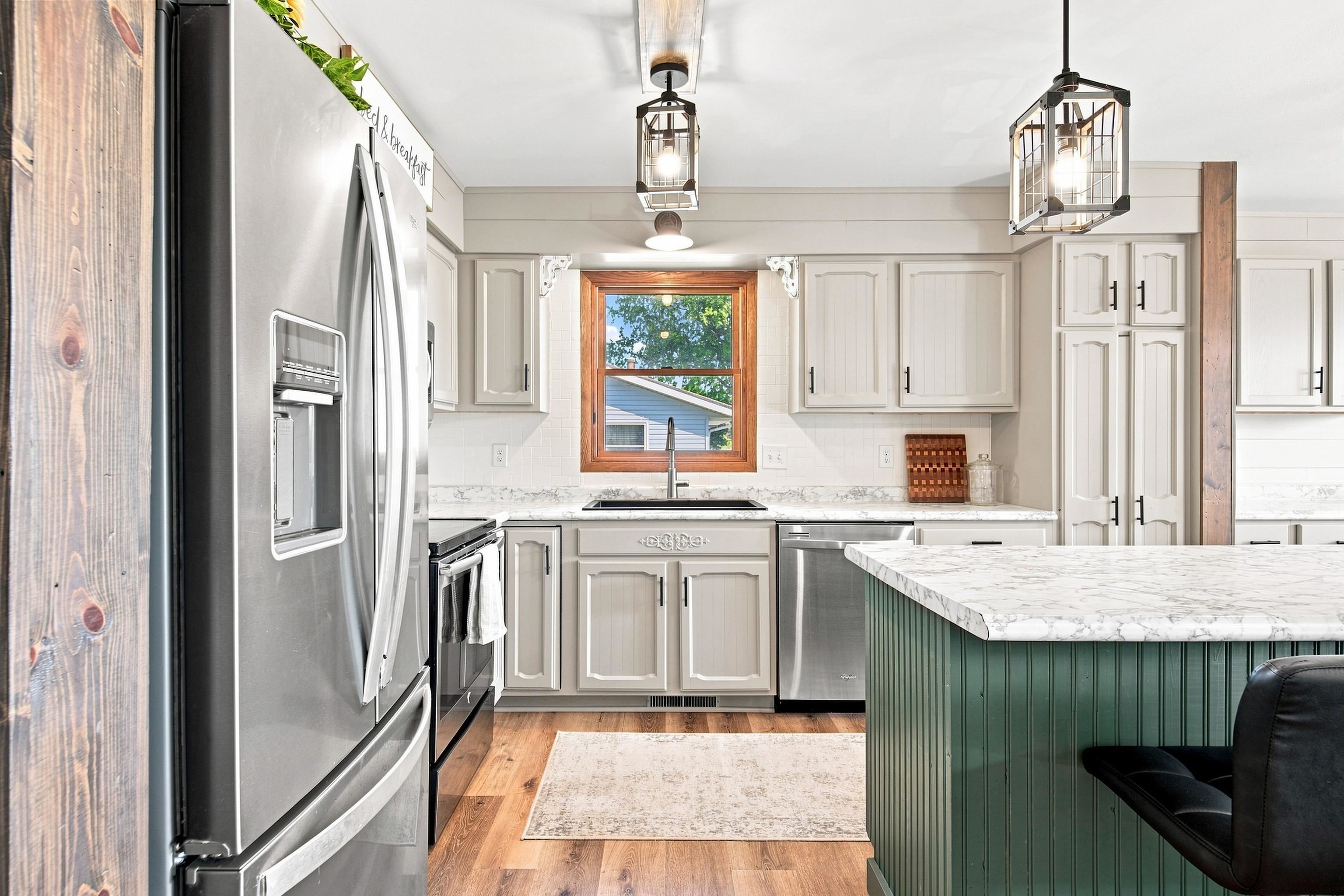1601 S LINCOLN AVENUE, Marshfield, Wisconsin 54449, 4 Bedrooms Bedrooms, ,2 BathroomsBathrooms,Residential,For Sale,1601 S LINCOLN AVENUE,22604519