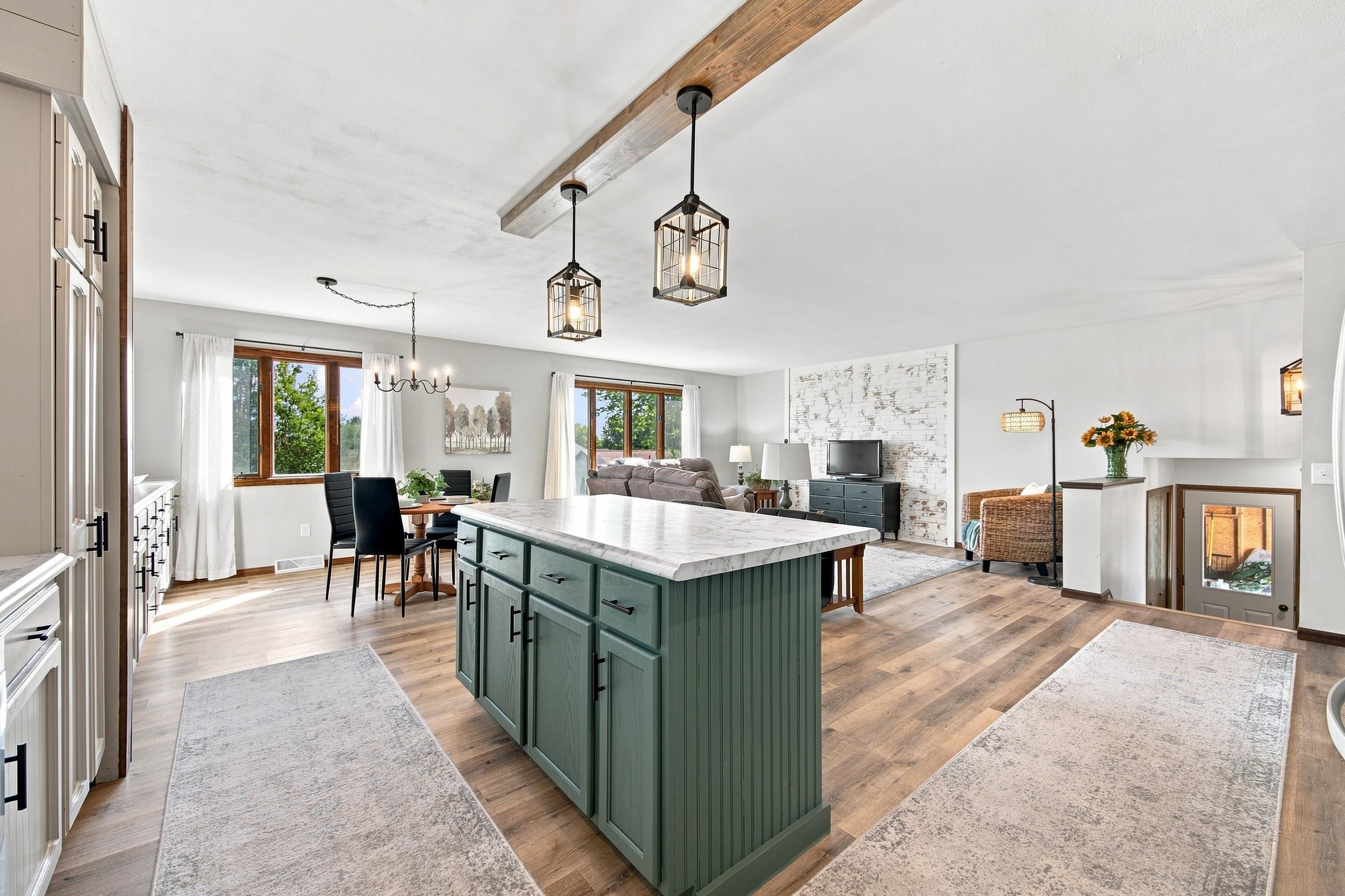 1601 S LINCOLN AVENUE, Marshfield, Wisconsin 54449, 4 Bedrooms Bedrooms, ,2 BathroomsBathrooms,Residential,For Sale,1601 S LINCOLN AVENUE,22604519