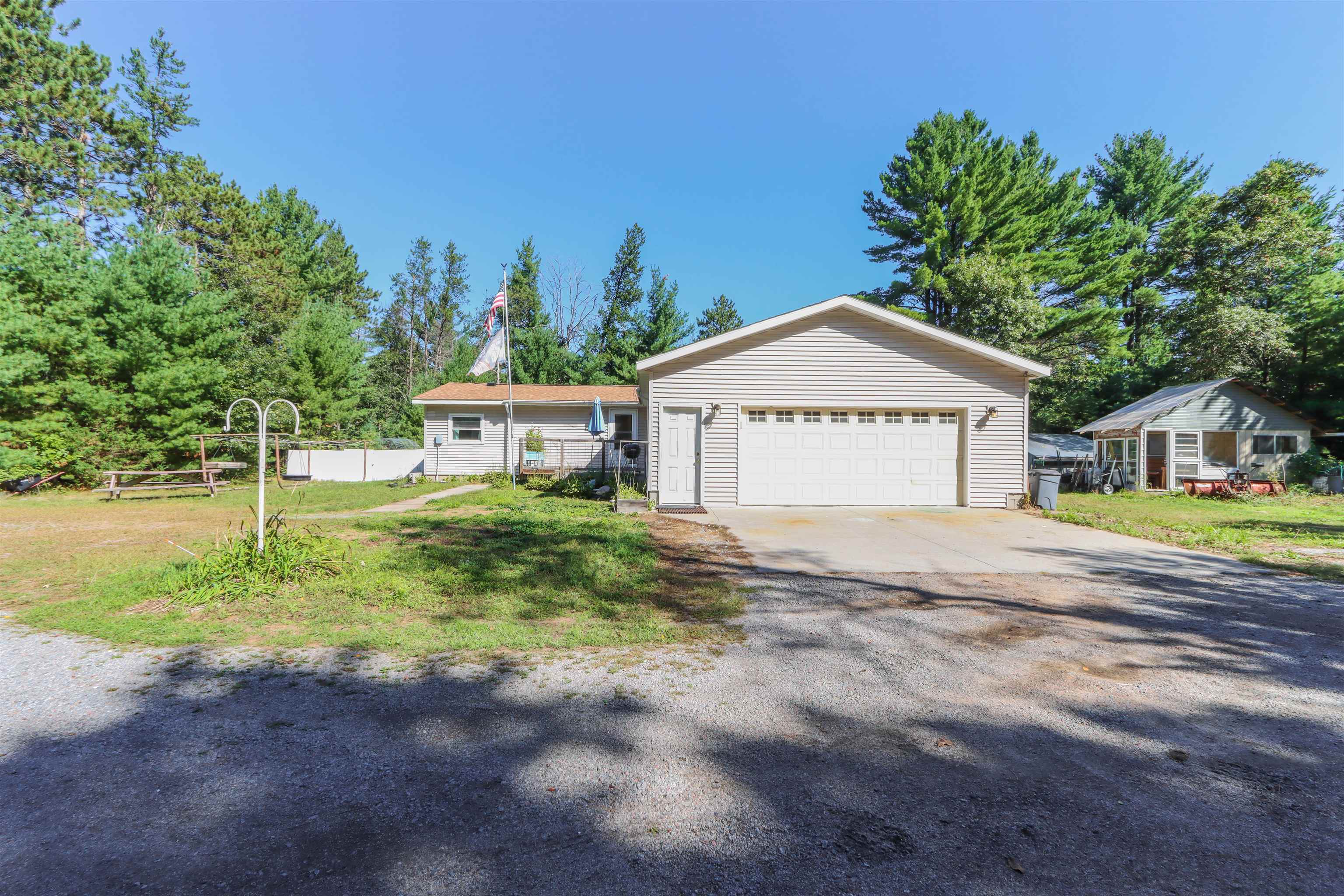 8610 LAKE ROAD, Wisconsin Rapids, Wisconsin 54494, 3 Bedrooms Bedrooms, ,2 BathroomsBathrooms,Residential,For Sale,8610 LAKE ROAD,22604532