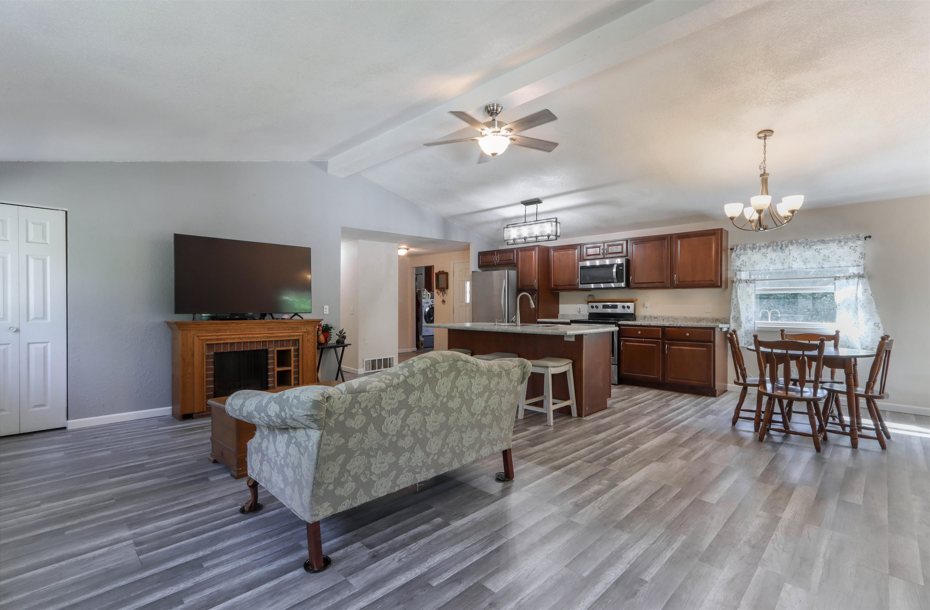 8610 LAKE ROAD, Wisconsin Rapids, Wisconsin 54494, 3 Bedrooms Bedrooms, ,2 BathroomsBathrooms,Residential,For Sale,8610 LAKE ROAD,22604532