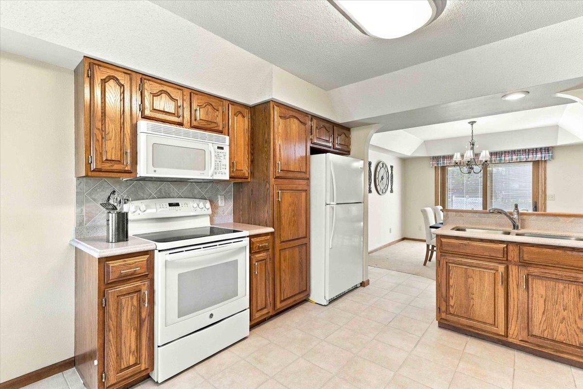 6020 W VALLEY COURT, Wisconsin Rapids, Wisconsin 54494, 3 Bedrooms Bedrooms, ,2 BathroomsBathrooms,Residential,For Sale,6020 W VALLEY COURT,22604544