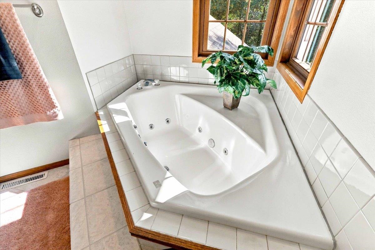 6020 W VALLEY COURT, Wisconsin Rapids, Wisconsin 54494, 3 Bedrooms Bedrooms, ,2 BathroomsBathrooms,Residential,For Sale,6020 W VALLEY COURT,22604544