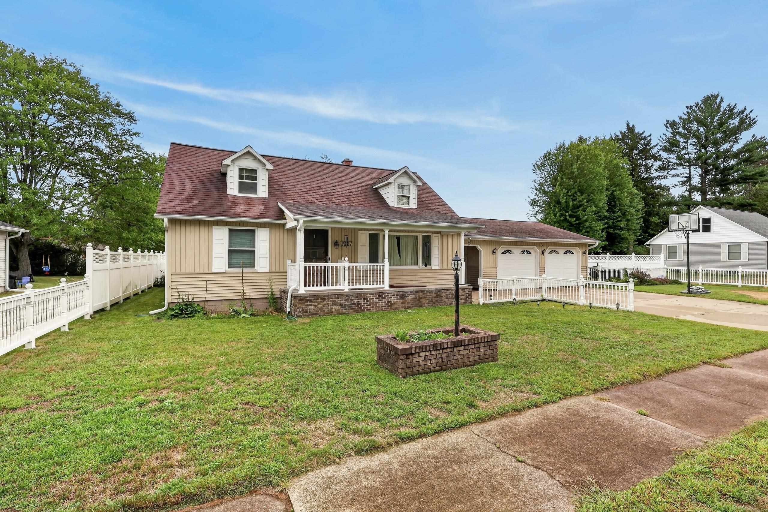 2221 S 1ST STREET, Wisconsin Rapids, Wisconsin 54494, 5 Bedrooms Bedrooms, ,2 BathroomsBathrooms,Residential,For Sale,2221 S 1ST STREET,22604545