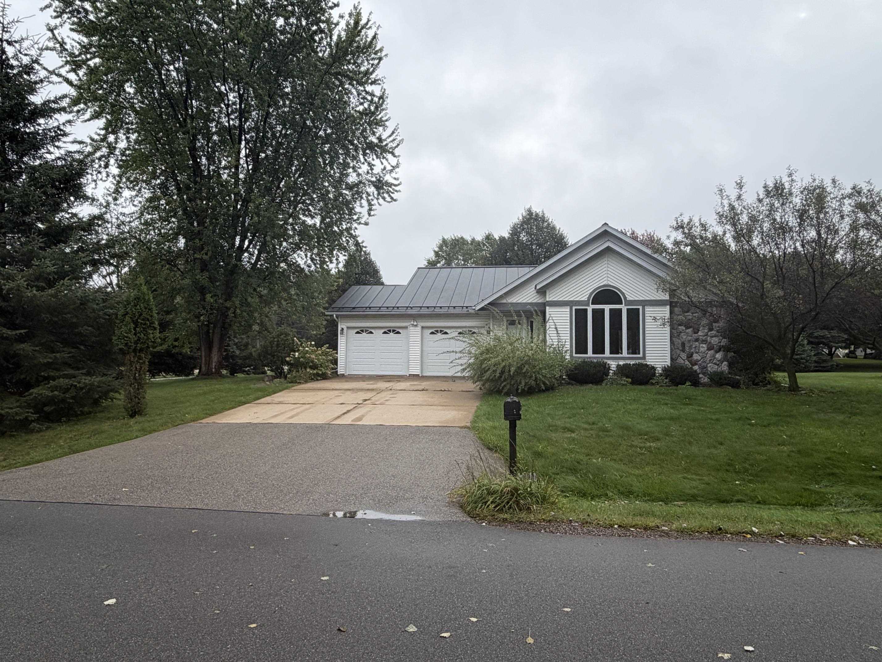 201 S LARCH AVENUE, Marshfield, Wisconsin 54449, 3 Bedrooms Bedrooms, ,2 BathroomsBathrooms,Residential,For Sale,201 S LARCH AVENUE,22604556