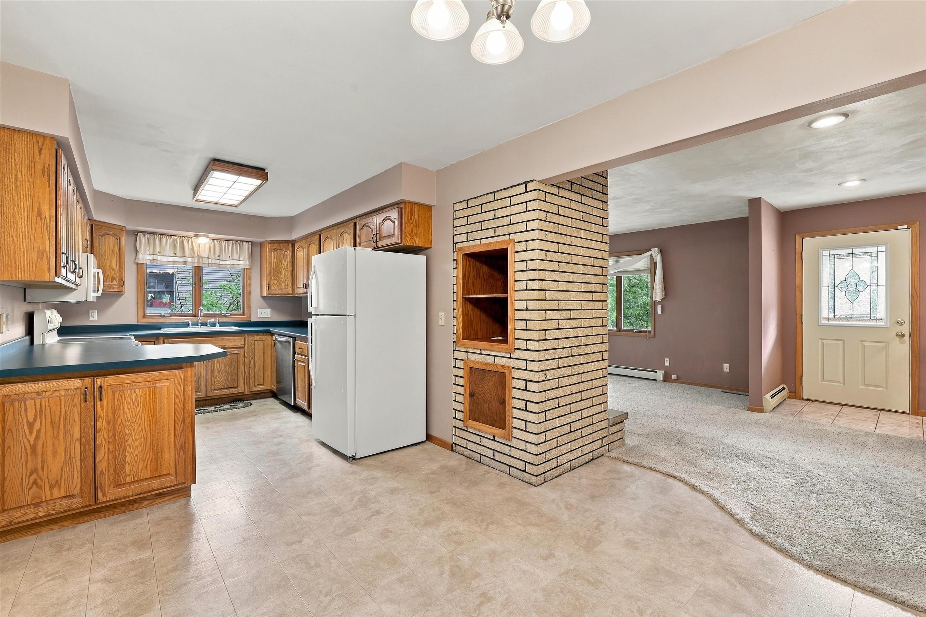 113 WALKINS COURT, Stevens Point, Wisconsin 54481, 2 Bedrooms Bedrooms, ,2 BathroomsBathrooms,Residential,For Sale,113 WALKINS COURT,22604568