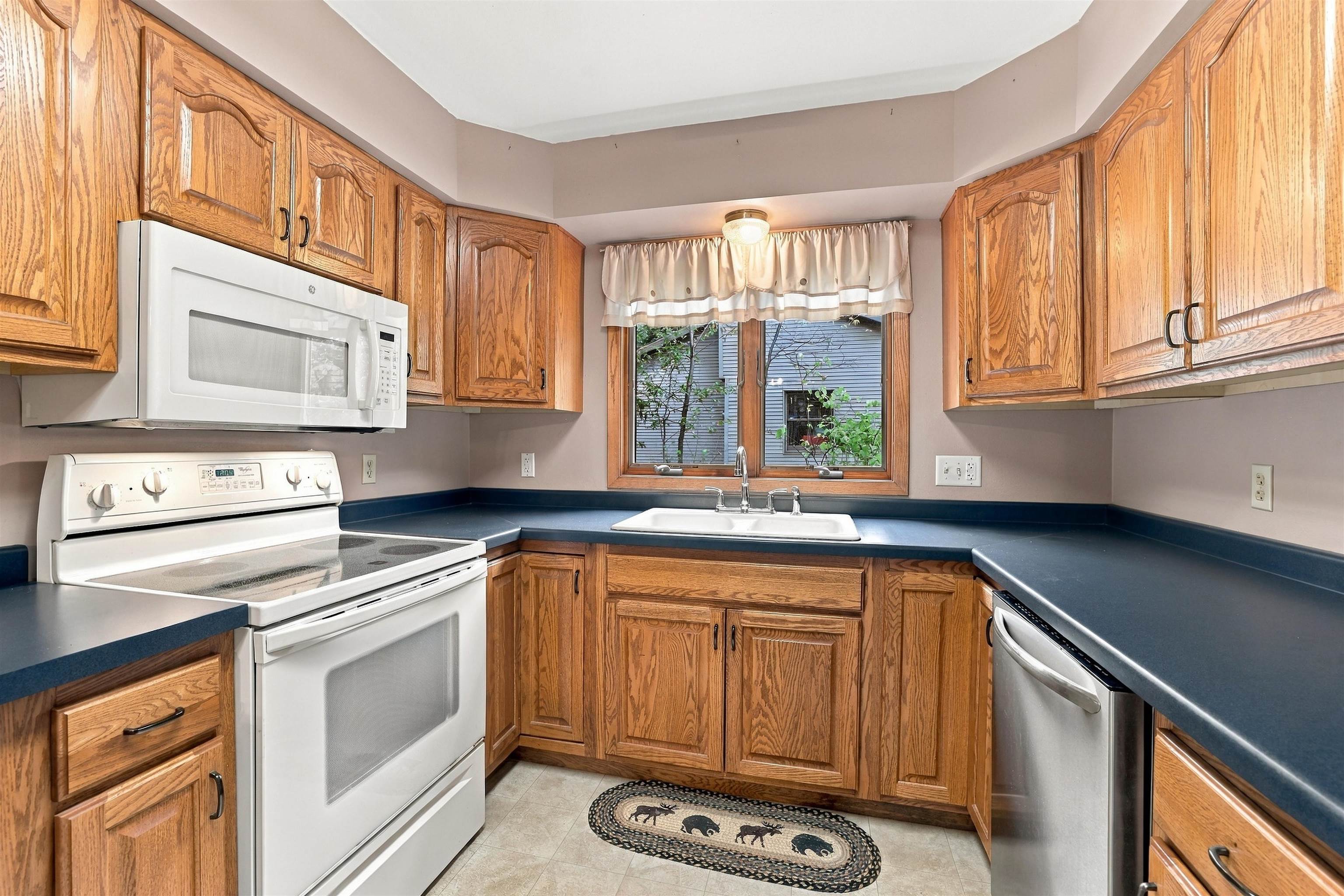 113 WALKINS COURT, Stevens Point, Wisconsin 54481, 2 Bedrooms Bedrooms, ,2 BathroomsBathrooms,Residential,For Sale,113 WALKINS COURT,22604568