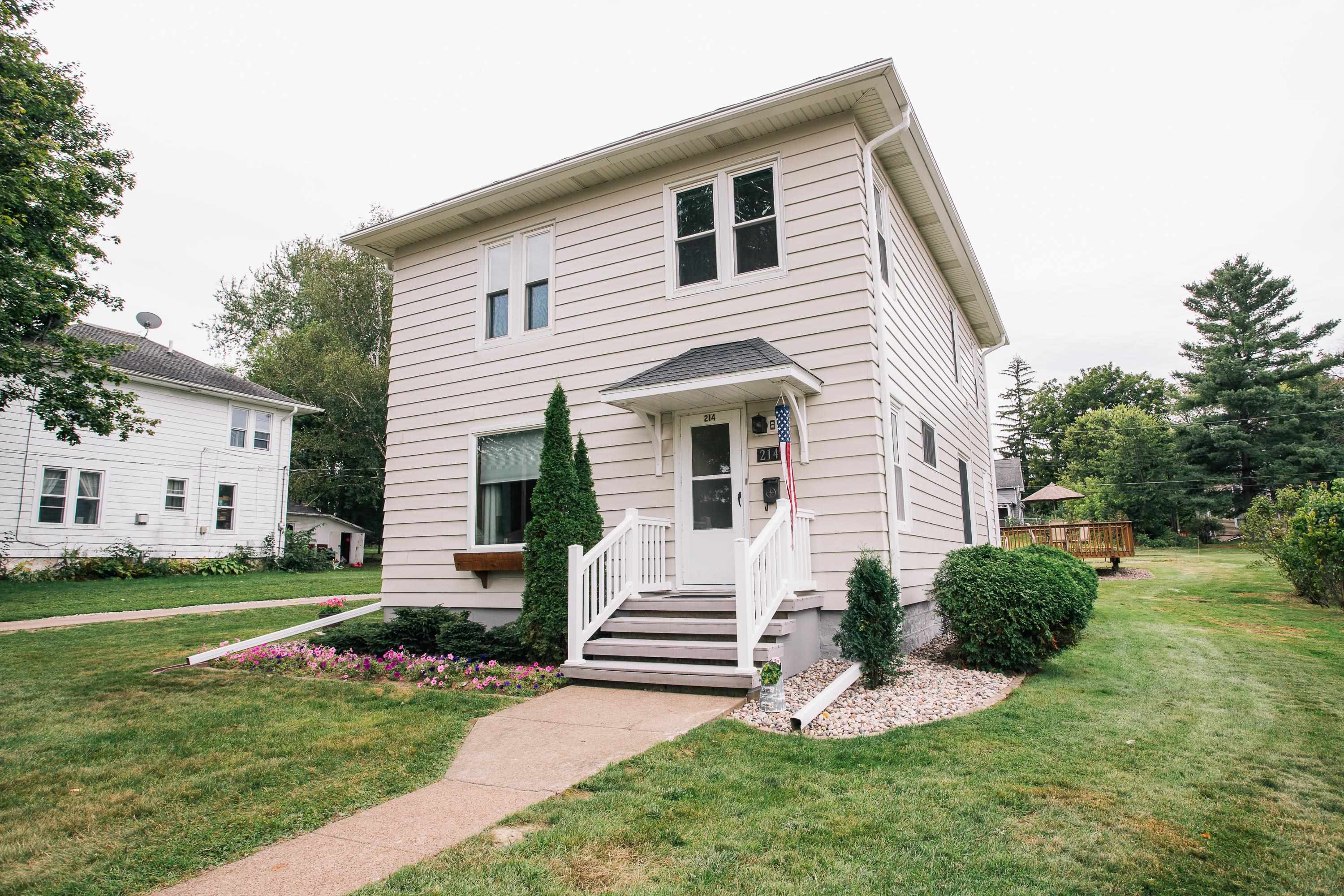 214 GRAND AVENUE, Neillsville, Wisconsin 54456, 4 Bedrooms Bedrooms, ,2 BathroomsBathrooms,Residential,For Sale,214 GRAND AVENUE,22604572