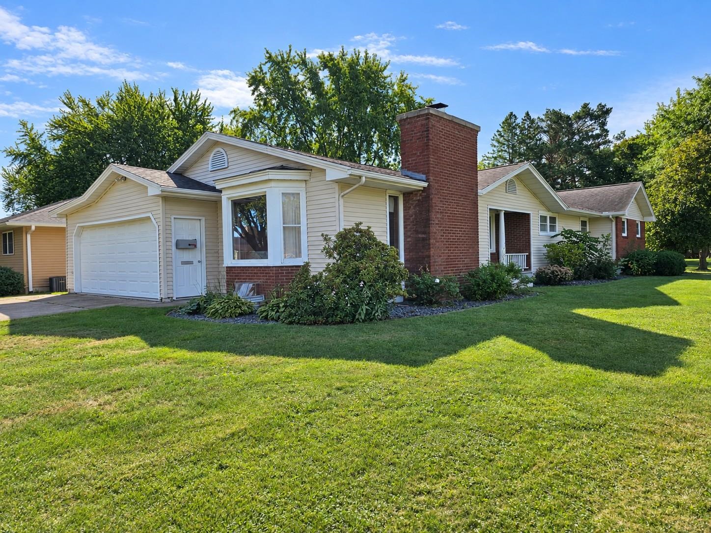 601 S MARYKNOLL AVENUE, Marshfield, Wisconsin 54449, 4 Bedrooms Bedrooms, ,3 BathroomsBathrooms,Residential,For Sale,601 S MARYKNOLL AVENUE,22604580
