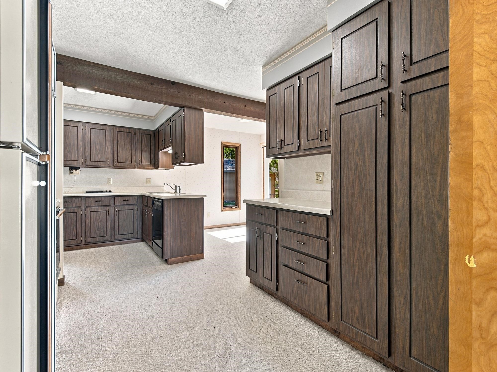 601 S MARYKNOLL AVENUE, Marshfield, Wisconsin 54449, 4 Bedrooms Bedrooms, ,3 BathroomsBathrooms,Residential,For Sale,601 S MARYKNOLL AVENUE,22604580
