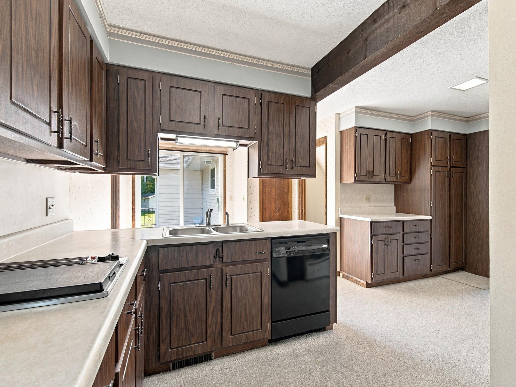 601 S MARYKNOLL AVENUE, Marshfield, Wisconsin 54449, 4 Bedrooms Bedrooms, ,3 BathroomsBathrooms,Residential,For Sale,601 S MARYKNOLL AVENUE,22604580