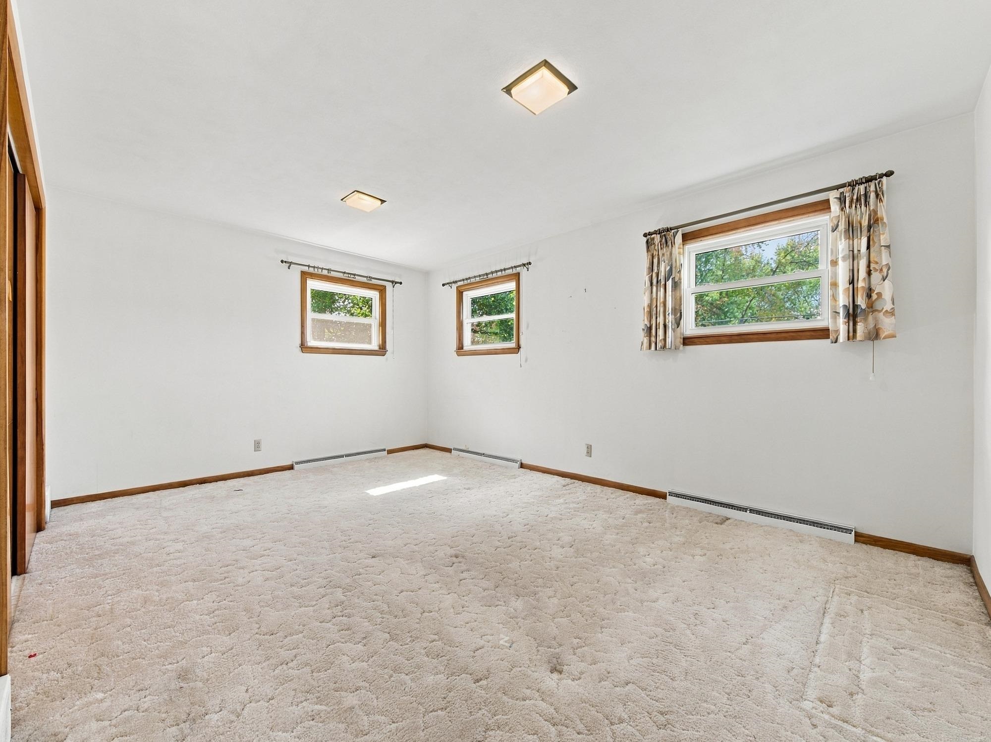 601 S MARYKNOLL AVENUE, Marshfield, Wisconsin 54449, 4 Bedrooms Bedrooms, ,3 BathroomsBathrooms,Residential,For Sale,601 S MARYKNOLL AVENUE,22604580