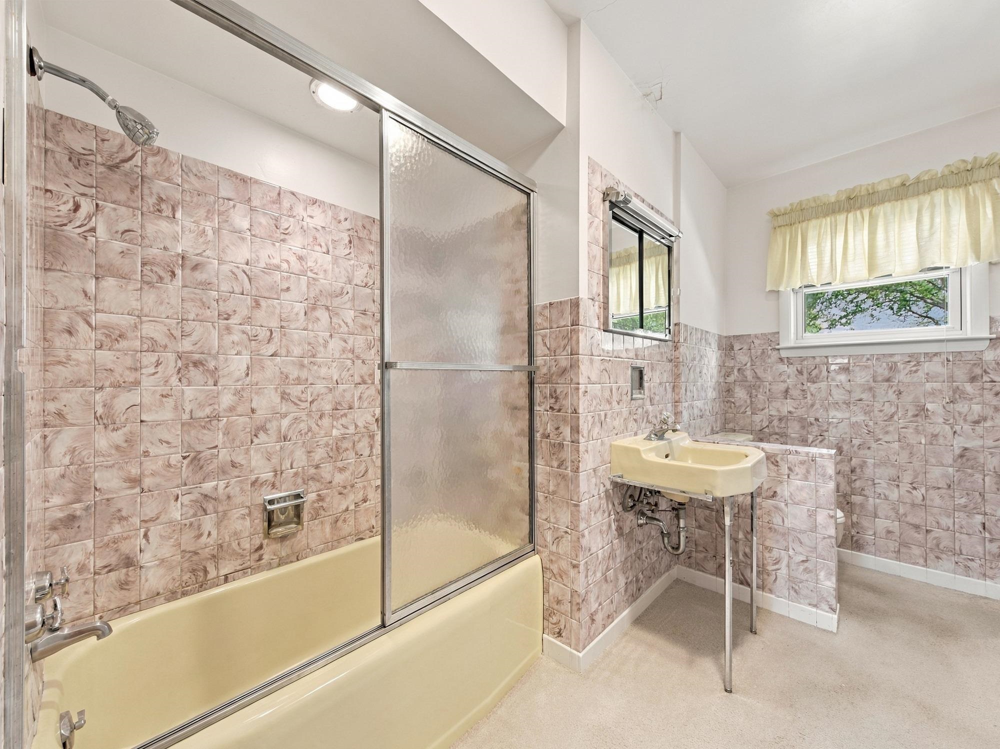 601 S MARYKNOLL AVENUE, Marshfield, Wisconsin 54449, 4 Bedrooms Bedrooms, ,3 BathroomsBathrooms,Residential,For Sale,601 S MARYKNOLL AVENUE,22604580