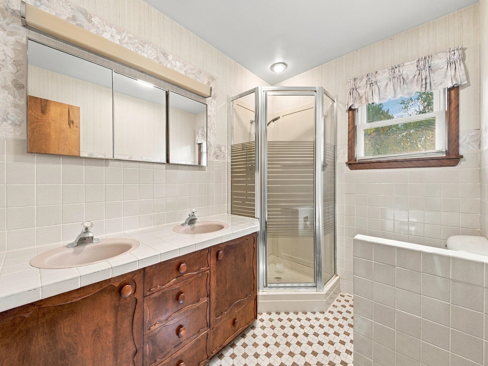 601 S MARYKNOLL AVENUE, Marshfield, Wisconsin 54449, 4 Bedrooms Bedrooms, ,3 BathroomsBathrooms,Residential,For Sale,601 S MARYKNOLL AVENUE,22604580