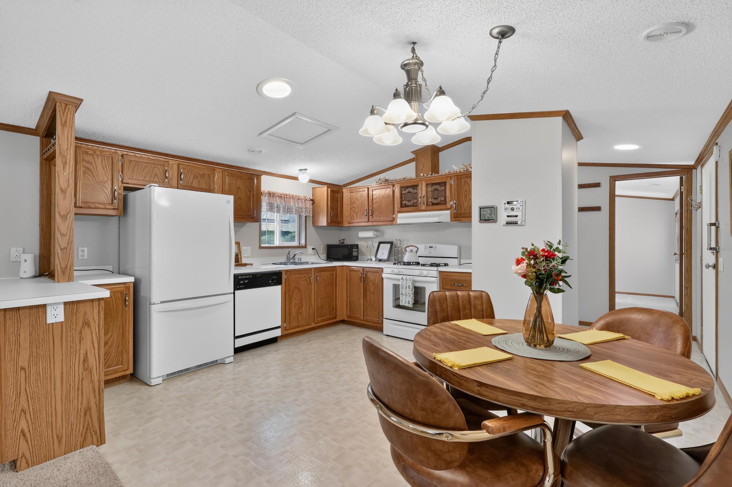 8311 STATE HIGHWAY 13 SOUTH, Wisconsin Rapids, Wisconsin 54494, 2 Bedrooms Bedrooms, ,2 BathroomsBathrooms,Residential,For Sale,8311 STATE HIGHWAY 13 SOUTH,22604586
