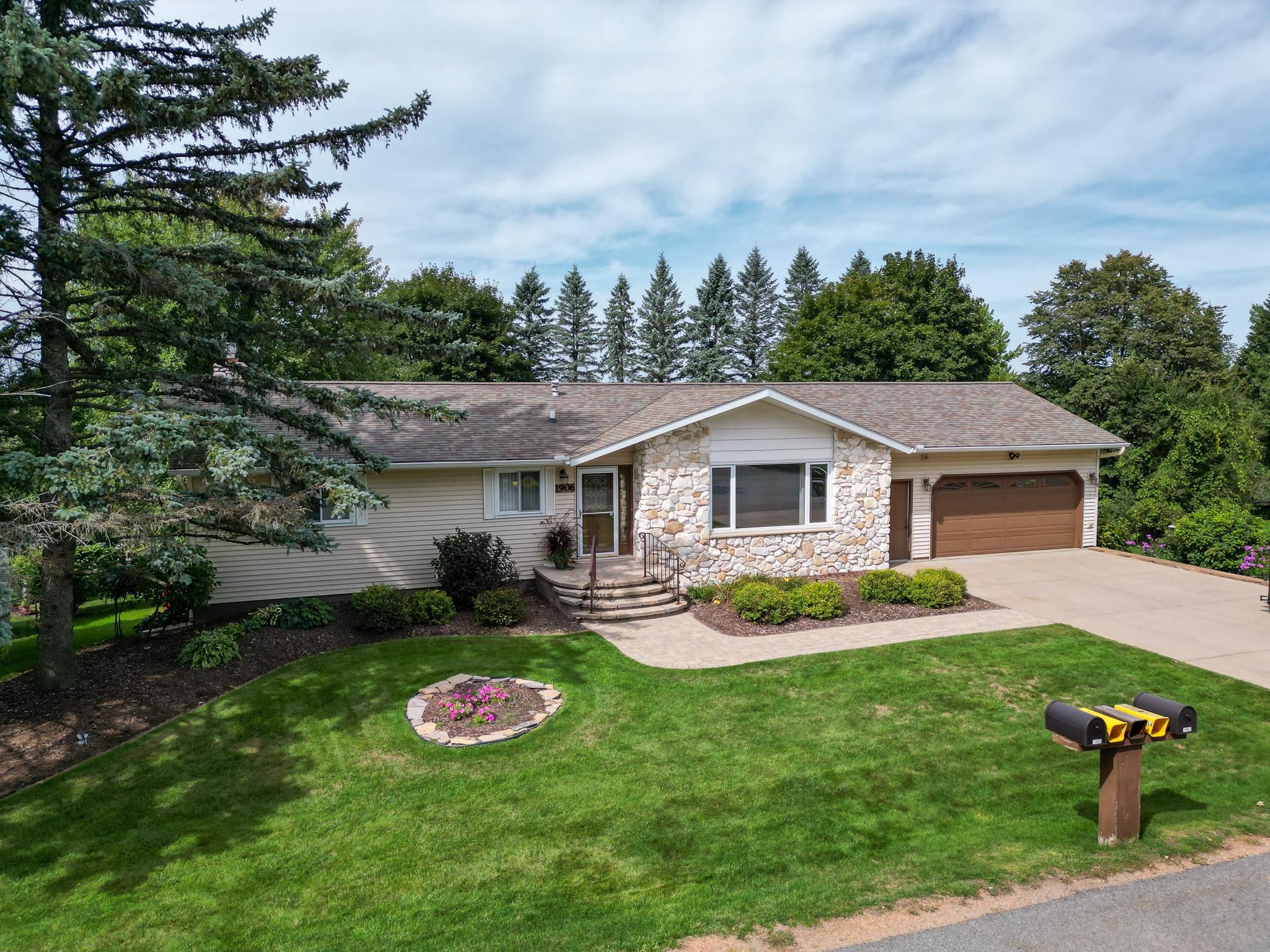 1906 PERRY DRIVE, Schofield, Wisconsin 54476, 4 Bedrooms Bedrooms, ,2 BathroomsBathrooms,Residential,For Sale,1906 PERRY DRIVE,22604601