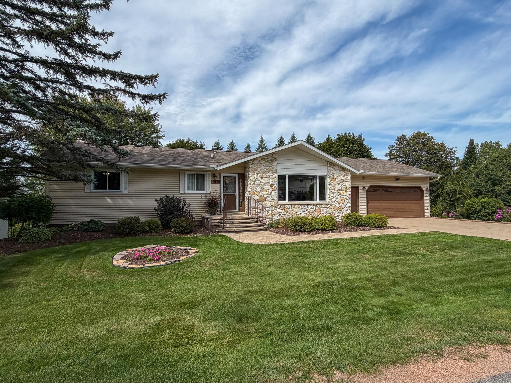 1906 PERRY DRIVE, Schofield, Wisconsin 54476, 4 Bedrooms Bedrooms, ,2 BathroomsBathrooms,Residential,For Sale,1906 PERRY DRIVE,22604601