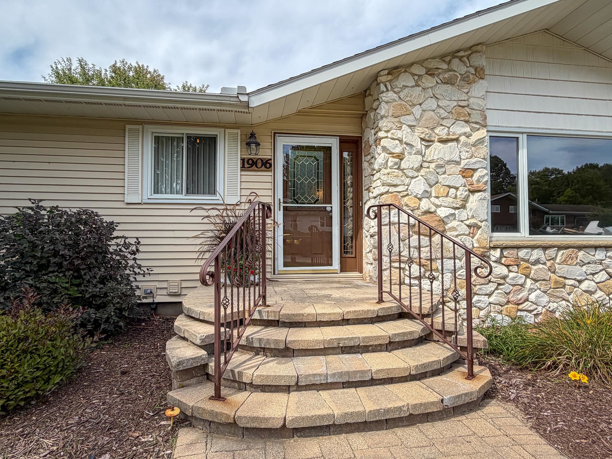 1906 PERRY DRIVE, Schofield, Wisconsin 54476, 4 Bedrooms Bedrooms, ,2 BathroomsBathrooms,Residential,For Sale,1906 PERRY DRIVE,22604601
