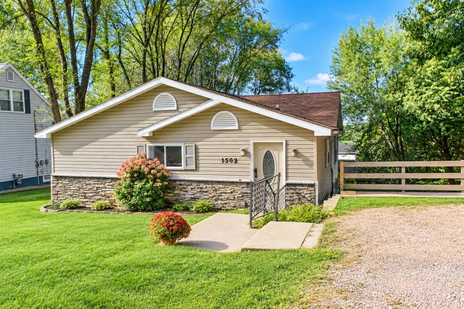 1502 MILWAUKEE AVENUE, Wausau, Wisconsin 54403, 2 Bedrooms Bedrooms, ,1 BathroomBathrooms,Residential,For Sale,1502 MILWAUKEE AVENUE,22604606