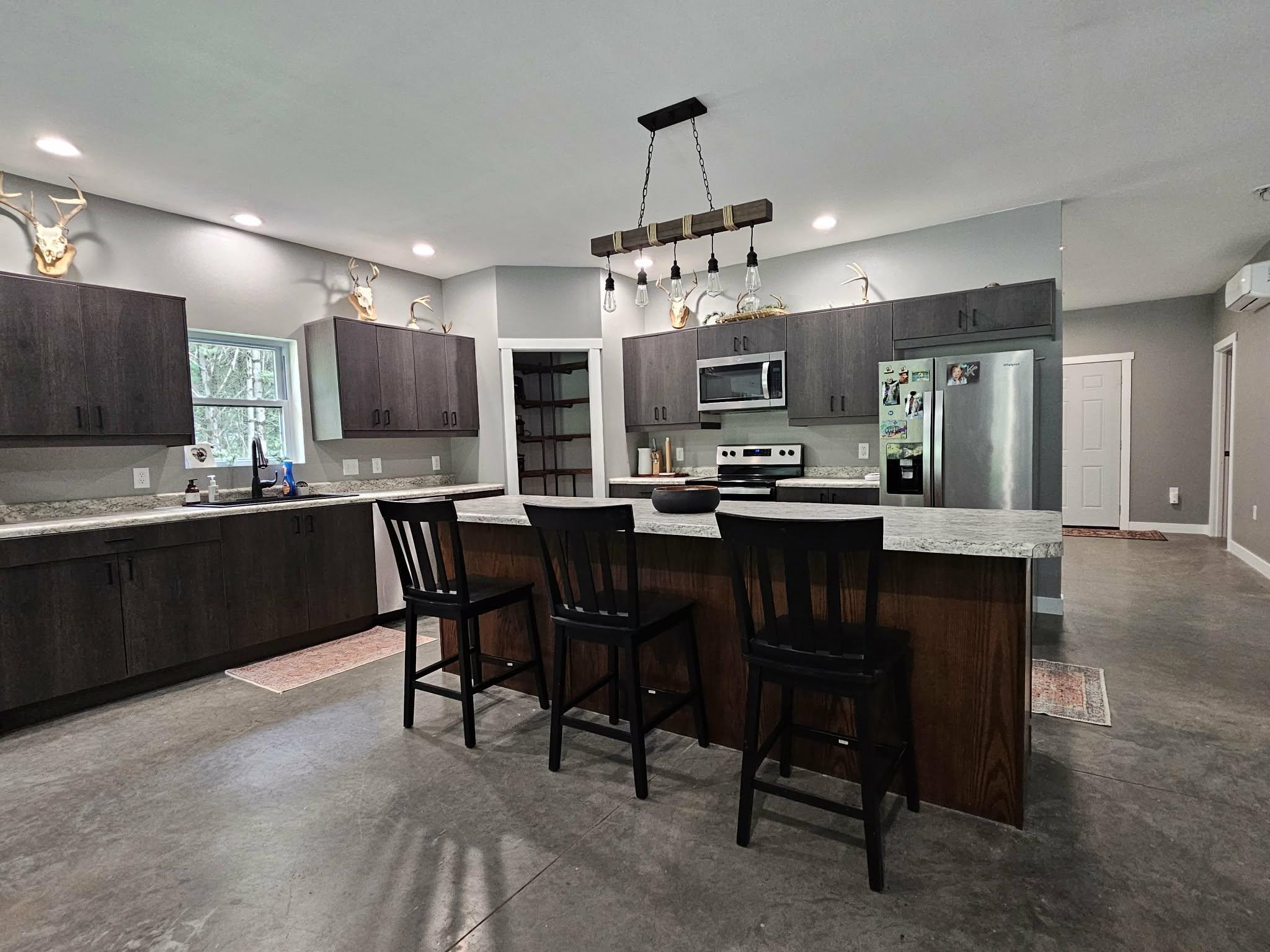 8135 ROBIN ROAD, Marshfield, Wisconsin 54449, 2 Bedrooms Bedrooms, ,2 BathroomsBathrooms,Residential,For Sale,8135 ROBIN ROAD,22604614