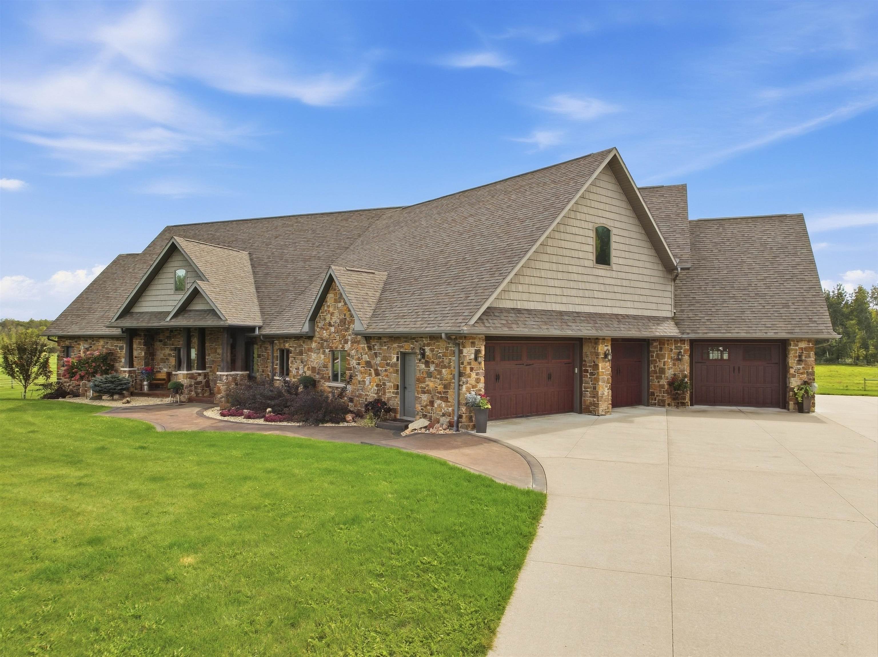 9073 RICHFIELD DRIVE, Marshfield, Wisconsin 54449, 6 Bedrooms Bedrooms, ,3 BathroomsBathrooms,Residential,For Sale,9073 RICHFIELD DRIVE,22604619