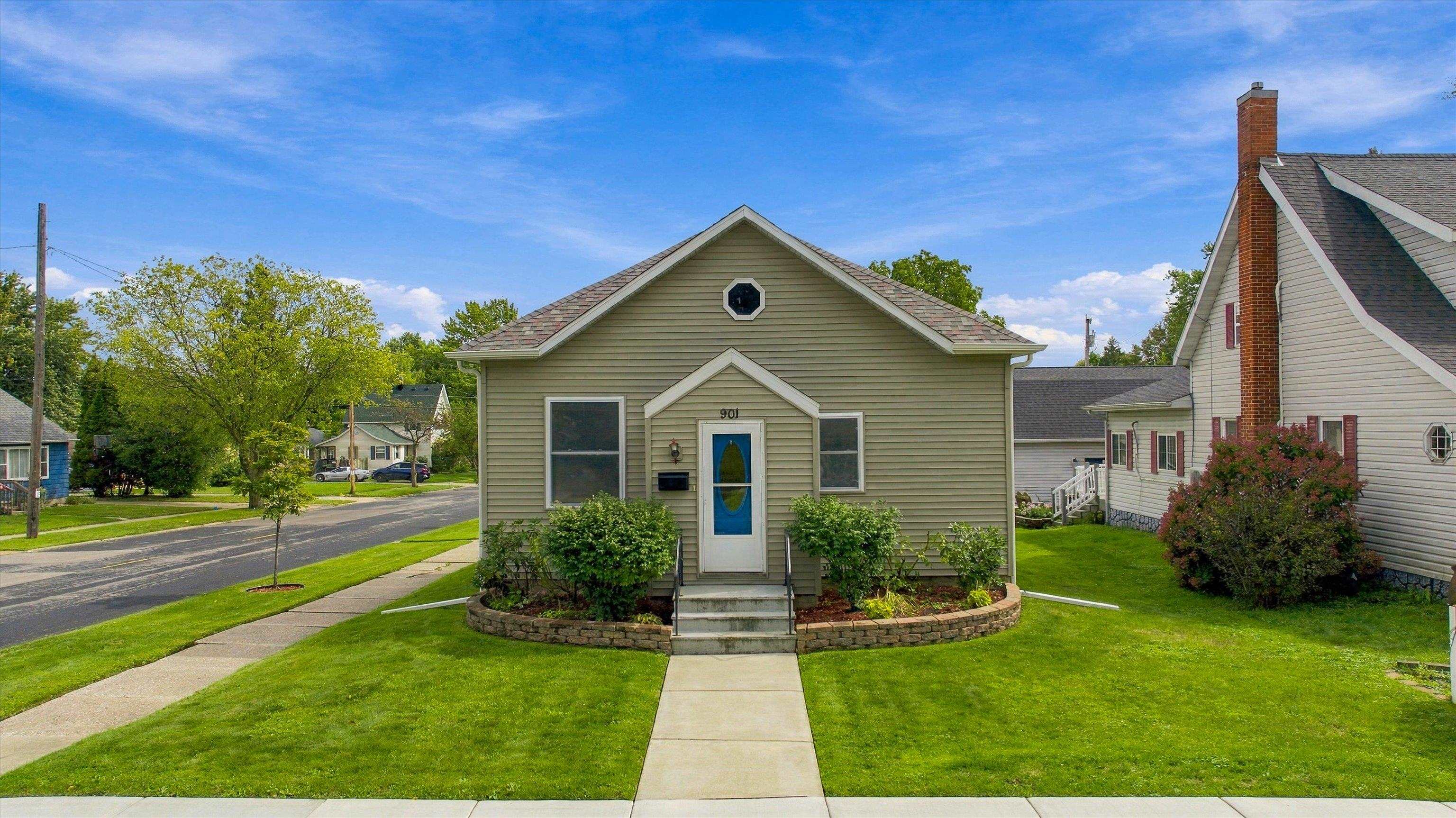 901 S ASH AVENUE, Marshfield, Wisconsin 54449, 2 Bedrooms Bedrooms, ,1 BathroomBathrooms,Residential,For Sale,901 S ASH AVENUE,22604625