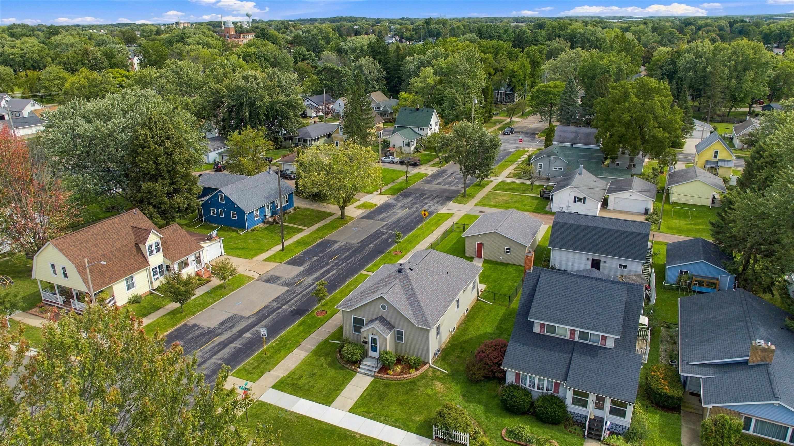 901 S ASH AVENUE, Marshfield, Wisconsin 54449, 2 Bedrooms Bedrooms, ,1 BathroomBathrooms,Residential,For Sale,901 S ASH AVENUE,22604625