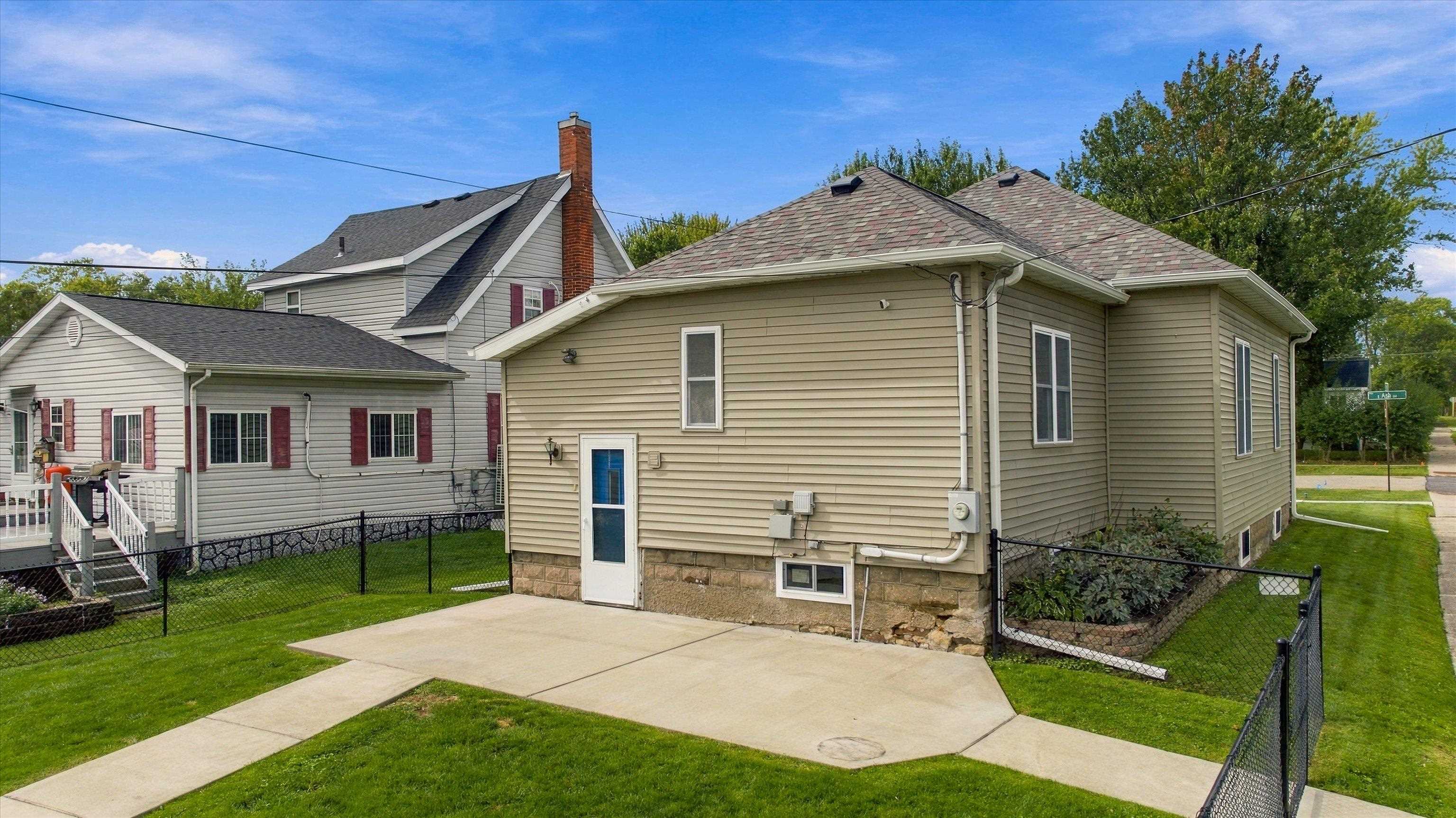 901 S ASH AVENUE, Marshfield, Wisconsin 54449, 2 Bedrooms Bedrooms, ,1 BathroomBathrooms,Residential,For Sale,901 S ASH AVENUE,22604625