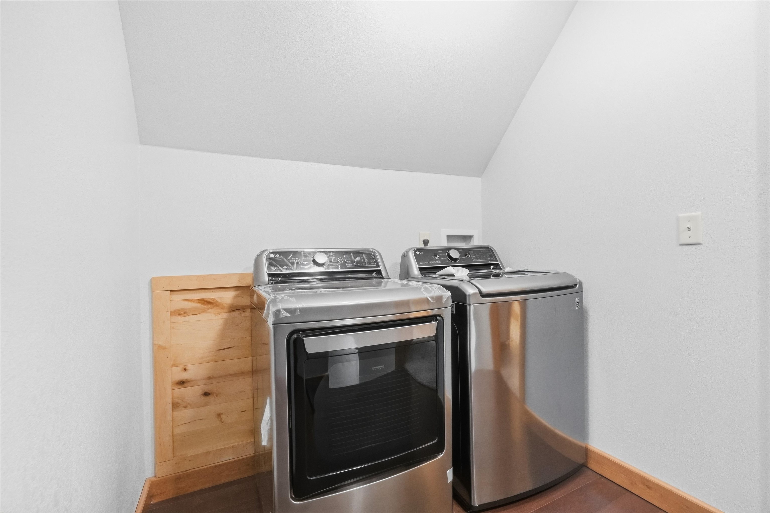 517 E OGDEN STREET, Medford, Wisconsin 54451, 4 Bedrooms Bedrooms, ,3 BathroomsBathrooms,Residential,For Sale,517 E OGDEN STREET,22604631
