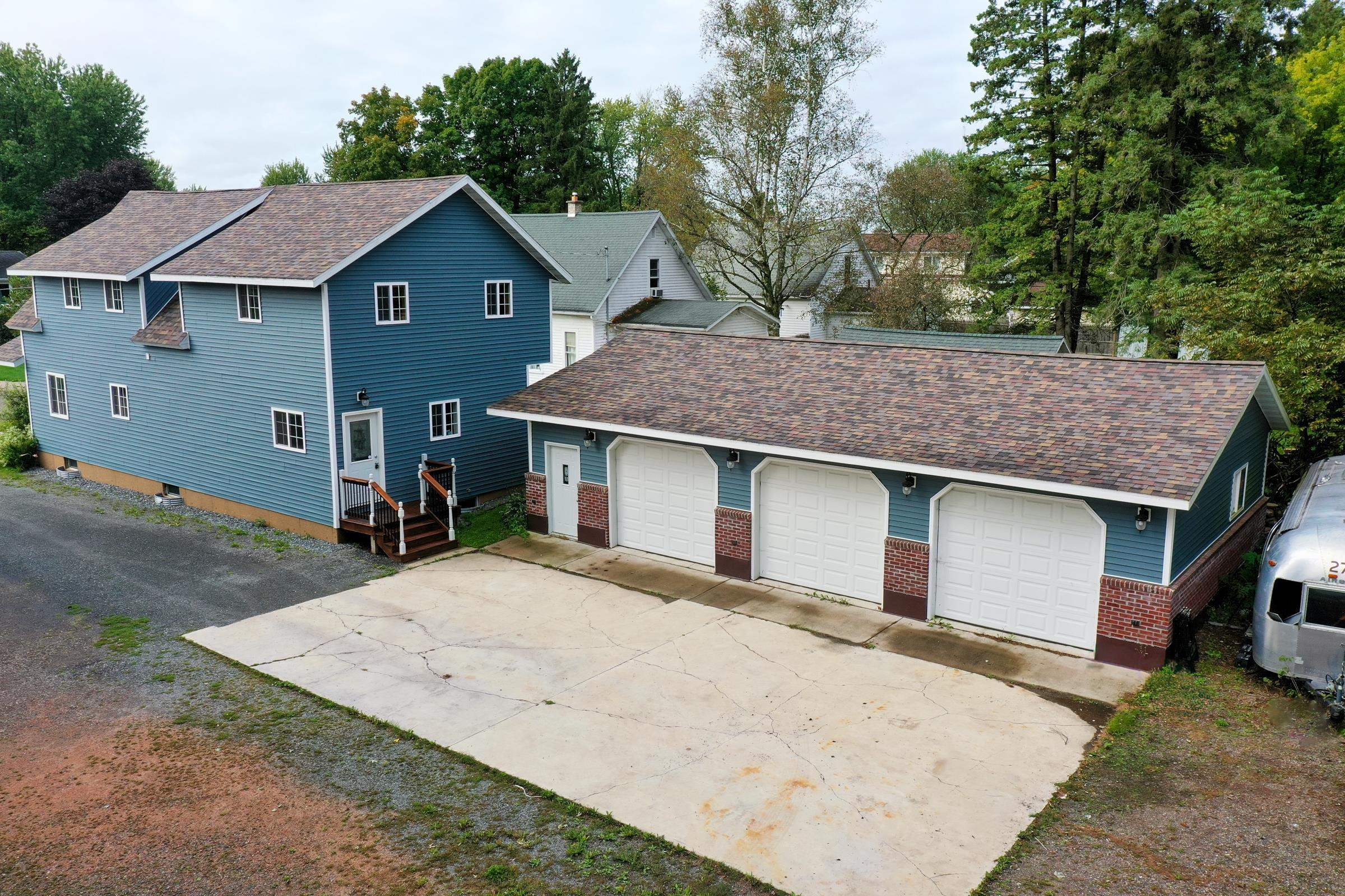 517 E OGDEN STREET, Medford, Wisconsin 54451, 4 Bedrooms Bedrooms, ,3 BathroomsBathrooms,Residential,For Sale,517 E OGDEN STREET,22604631