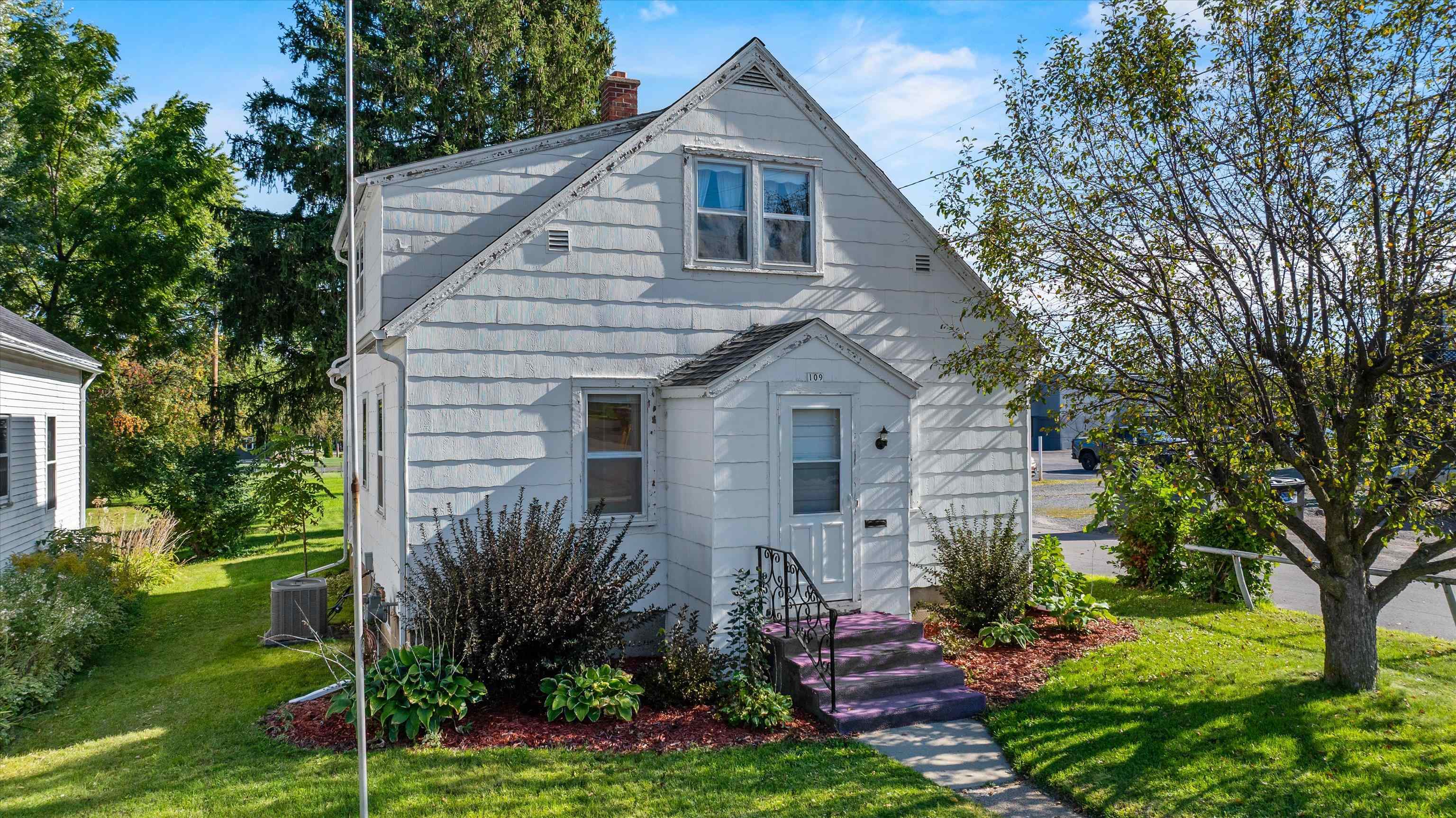 109 W DOEGE STREET, Marshfield, Wisconsin 54449, 4 Bedrooms Bedrooms, ,1 BathroomBathrooms,Residential,For Sale,109 W DOEGE STREET,22604632
