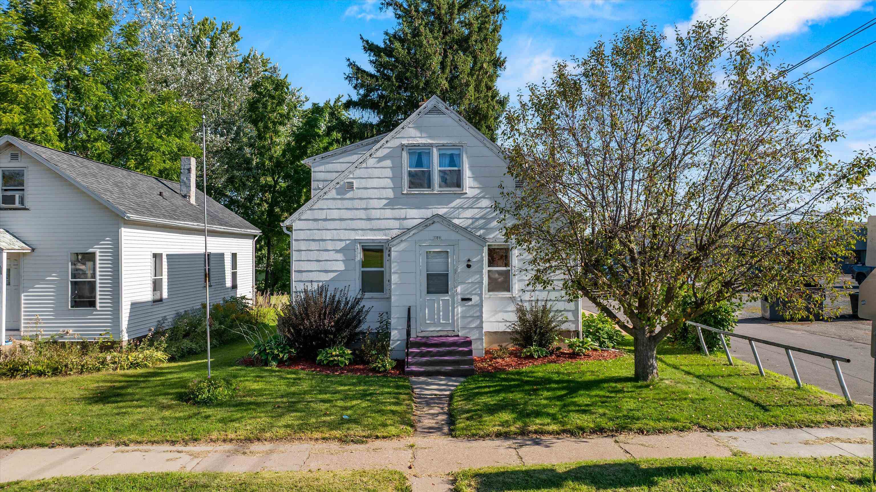 109 W DOEGE STREET, Marshfield, Wisconsin 54449, 4 Bedrooms Bedrooms, ,1 BathroomBathrooms,Residential,For Sale,109 W DOEGE STREET,22604632