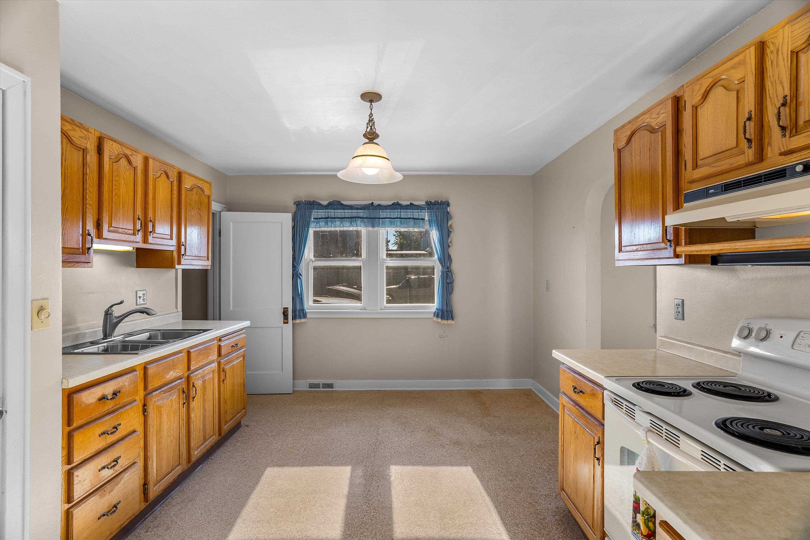 109 W DOEGE STREET, Marshfield, Wisconsin 54449, 4 Bedrooms Bedrooms, ,1 BathroomBathrooms,Residential,For Sale,109 W DOEGE STREET,22604632