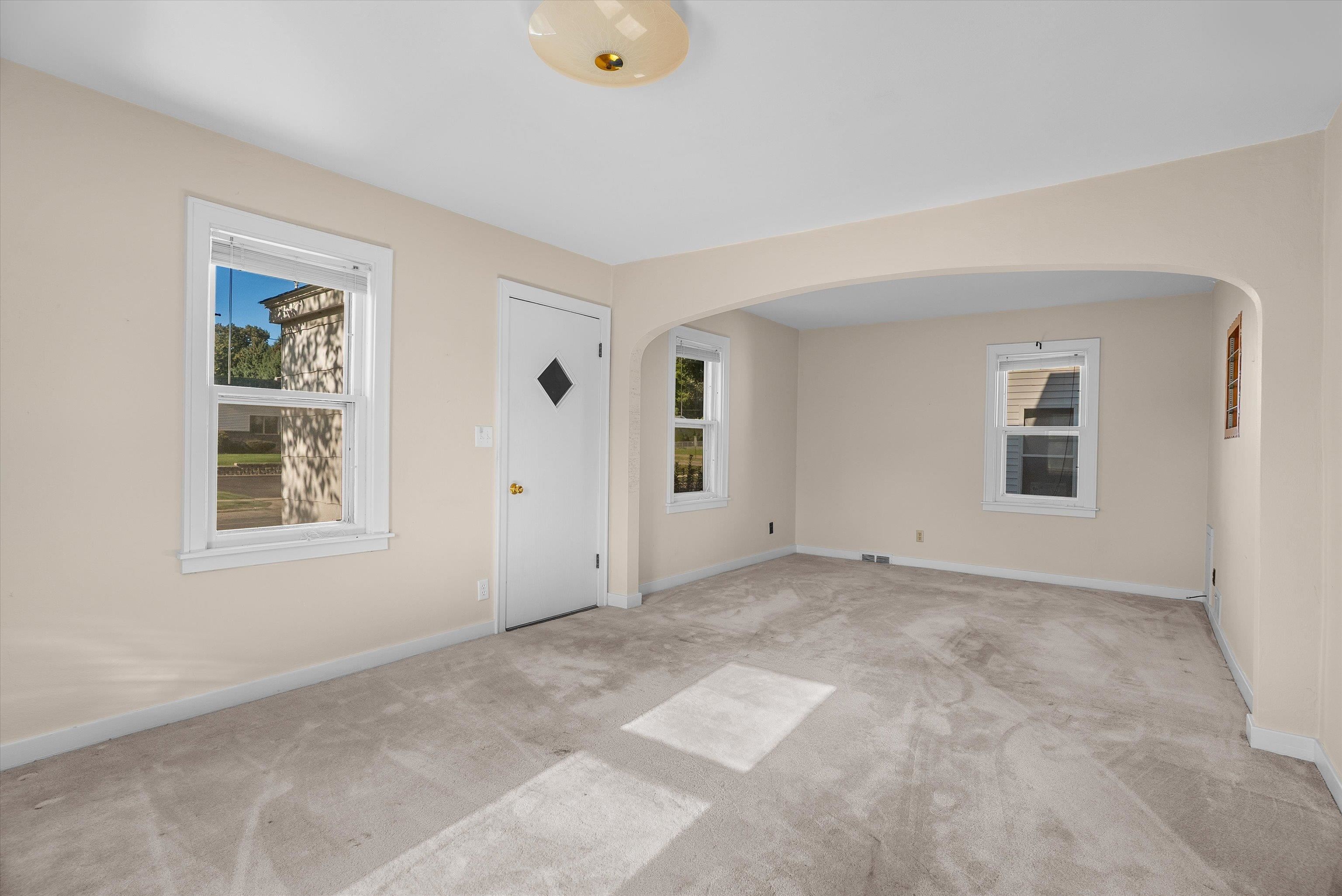 109 W DOEGE STREET, Marshfield, Wisconsin 54449, 4 Bedrooms Bedrooms, ,1 BathroomBathrooms,Residential,For Sale,109 W DOEGE STREET,22604632