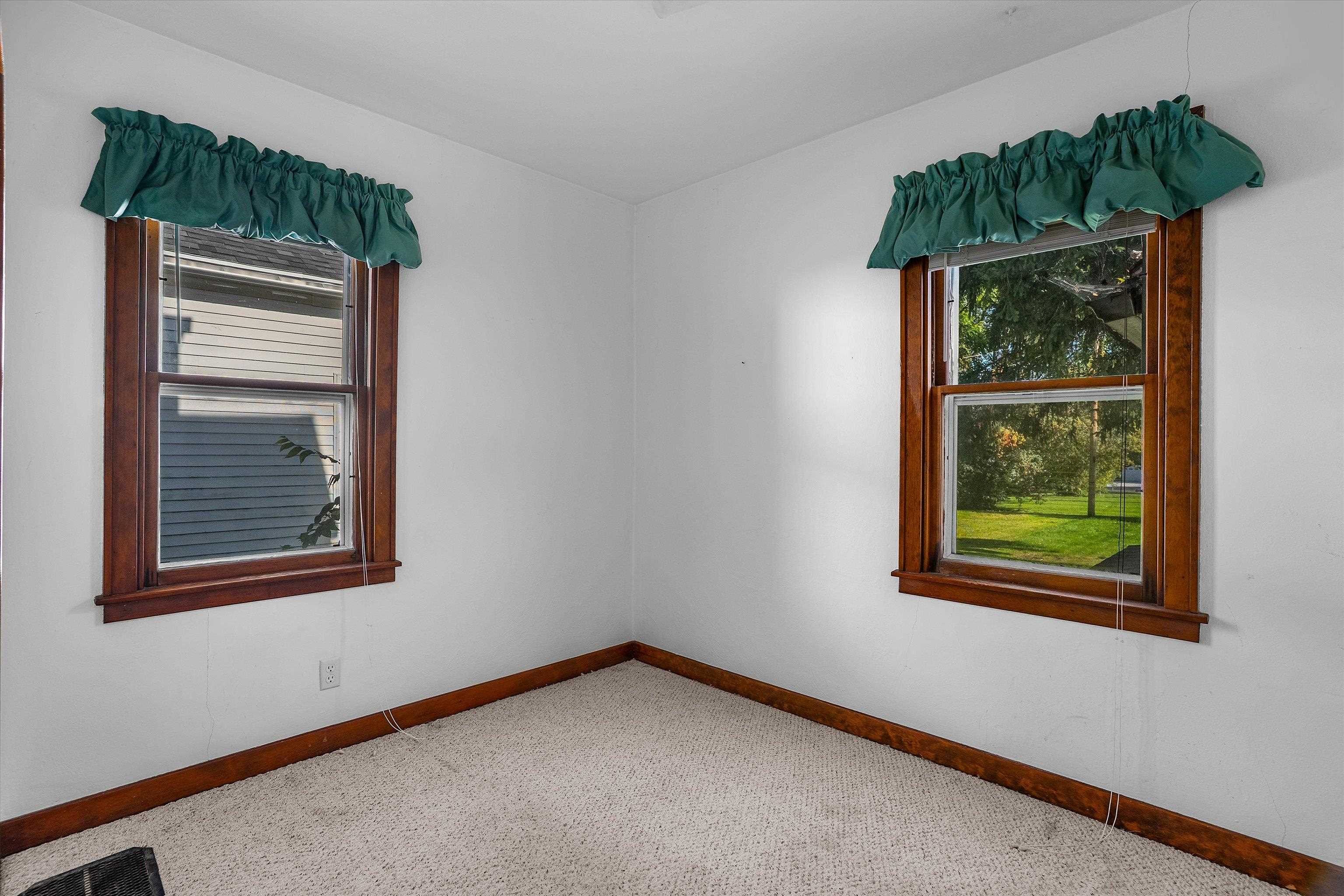 109 W DOEGE STREET, Marshfield, Wisconsin 54449, 4 Bedrooms Bedrooms, ,1 BathroomBathrooms,Residential,For Sale,109 W DOEGE STREET,22604632