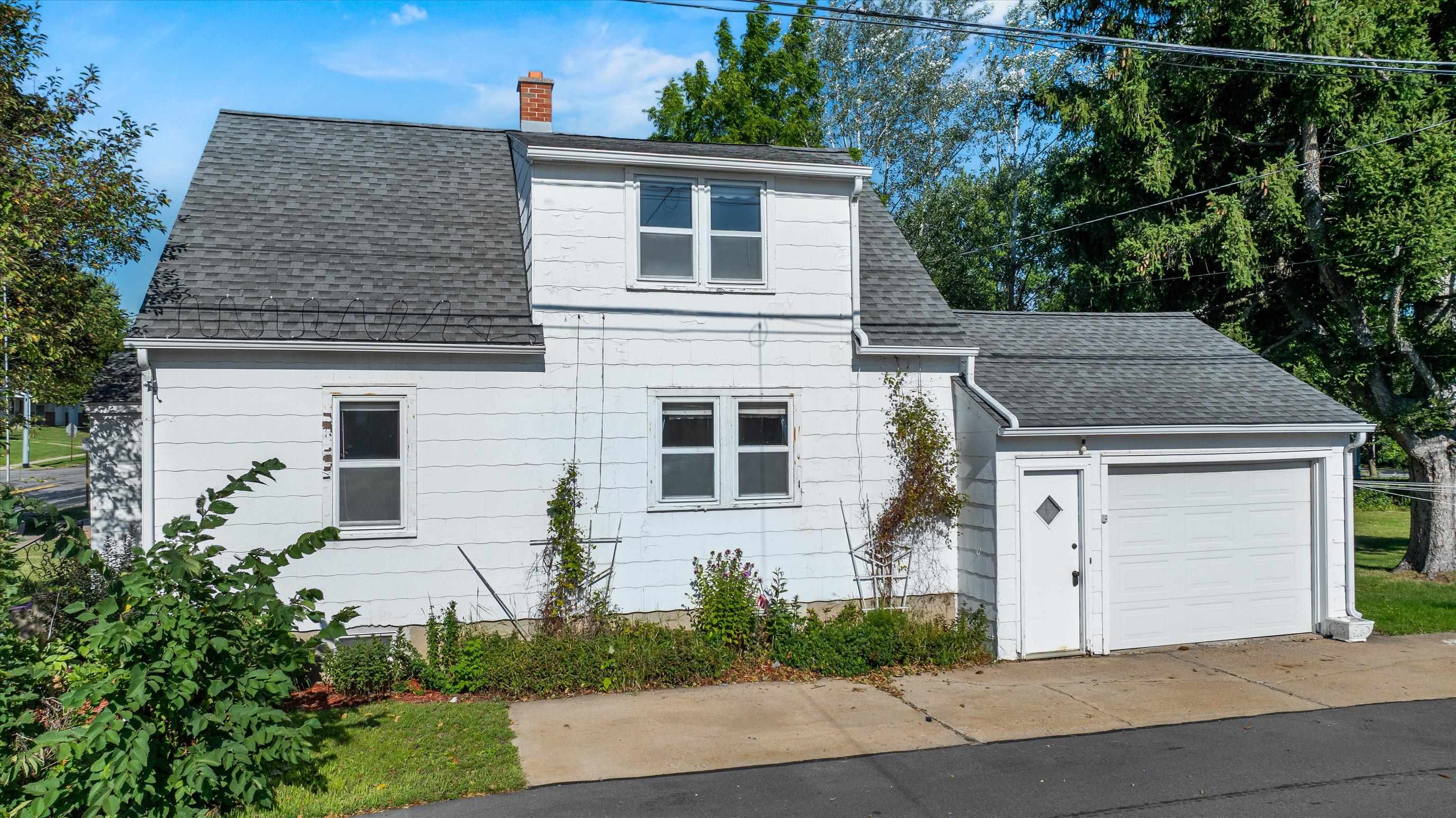 109 W DOEGE STREET, Marshfield, Wisconsin 54449, 4 Bedrooms Bedrooms, ,1 BathroomBathrooms,Residential,For Sale,109 W DOEGE STREET,22604632