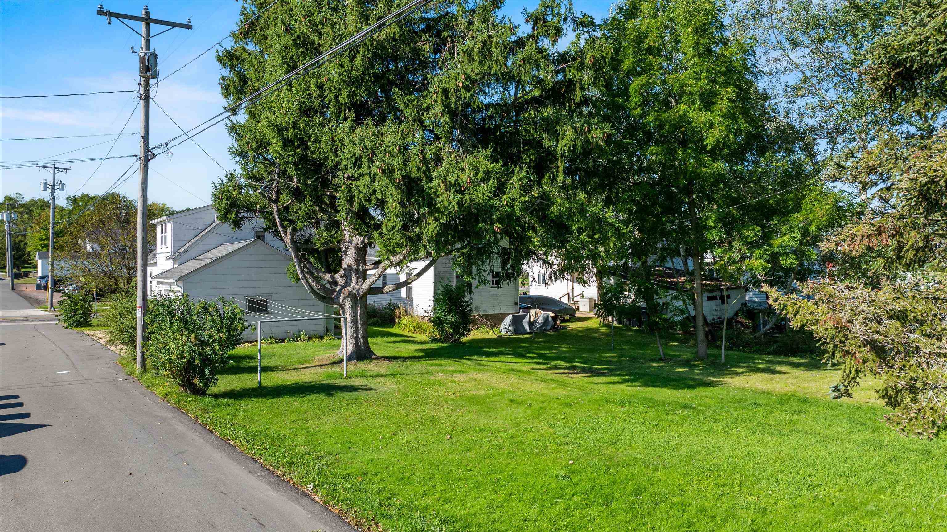 109 W DOEGE STREET, Marshfield, Wisconsin 54449, 4 Bedrooms Bedrooms, ,1 BathroomBathrooms,Residential,For Sale,109 W DOEGE STREET,22604632