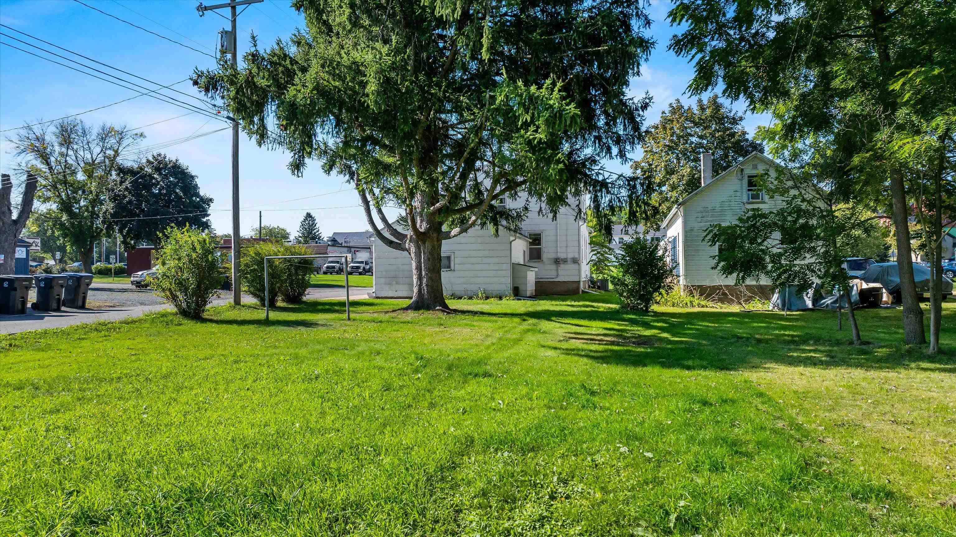 109 W DOEGE STREET, Marshfield, Wisconsin 54449, 4 Bedrooms Bedrooms, ,1 BathroomBathrooms,Residential,For Sale,109 W DOEGE STREET,22604632