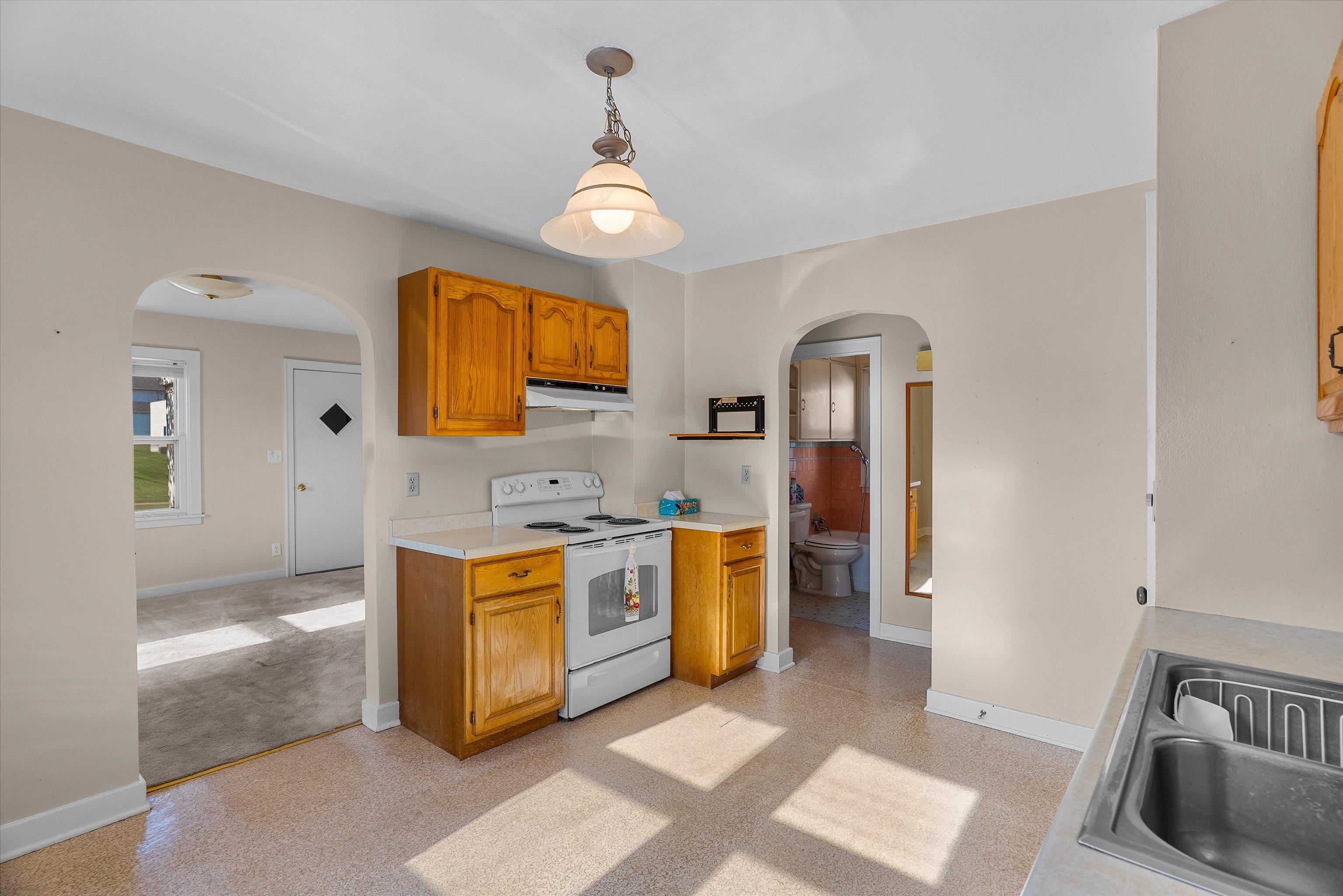 109 W DOEGE STREET, Marshfield, Wisconsin 54449, 4 Bedrooms Bedrooms, ,1 BathroomBathrooms,Residential,For Sale,109 W DOEGE STREET,22604632